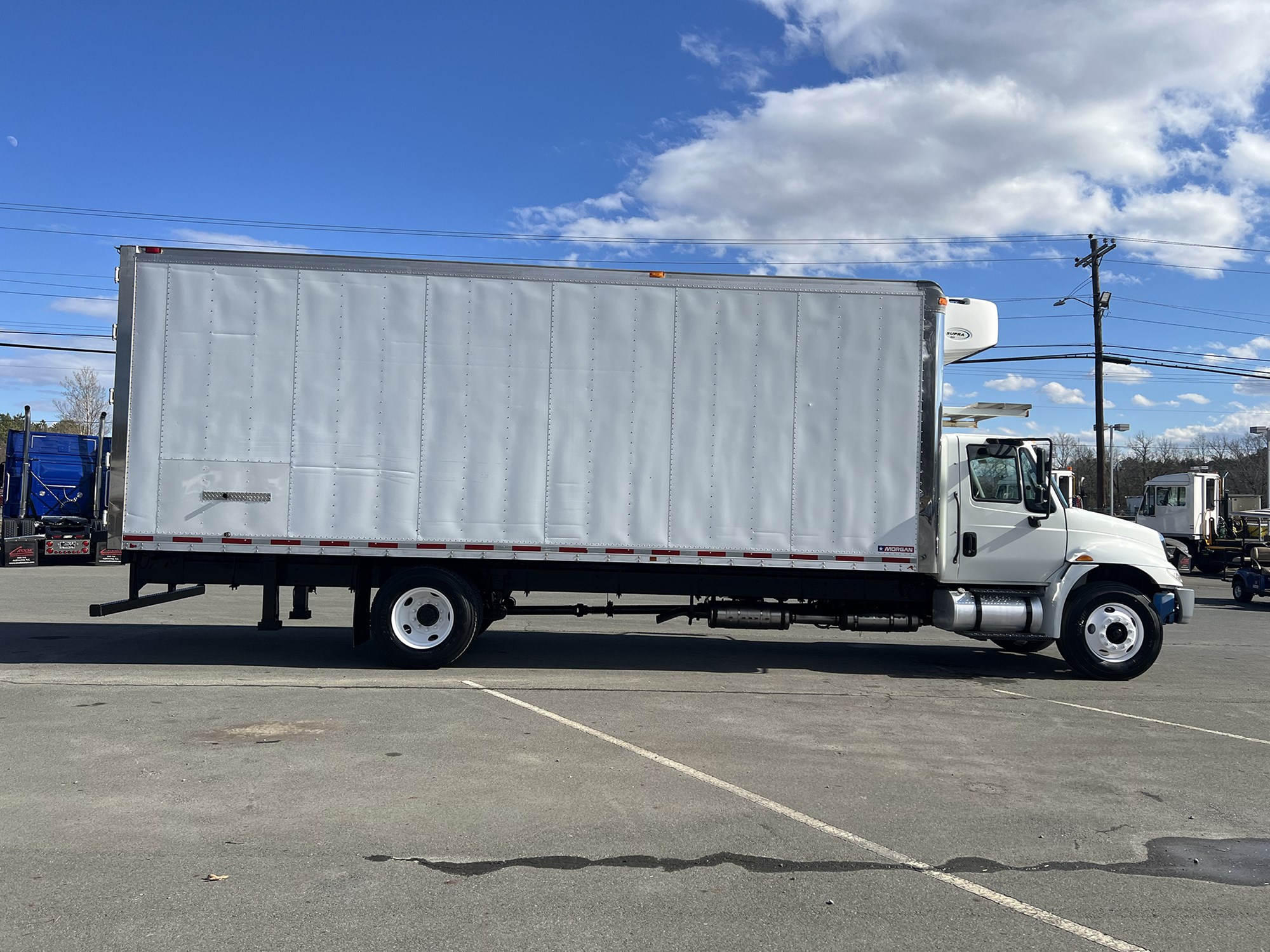 2017 International 4300 - image 3