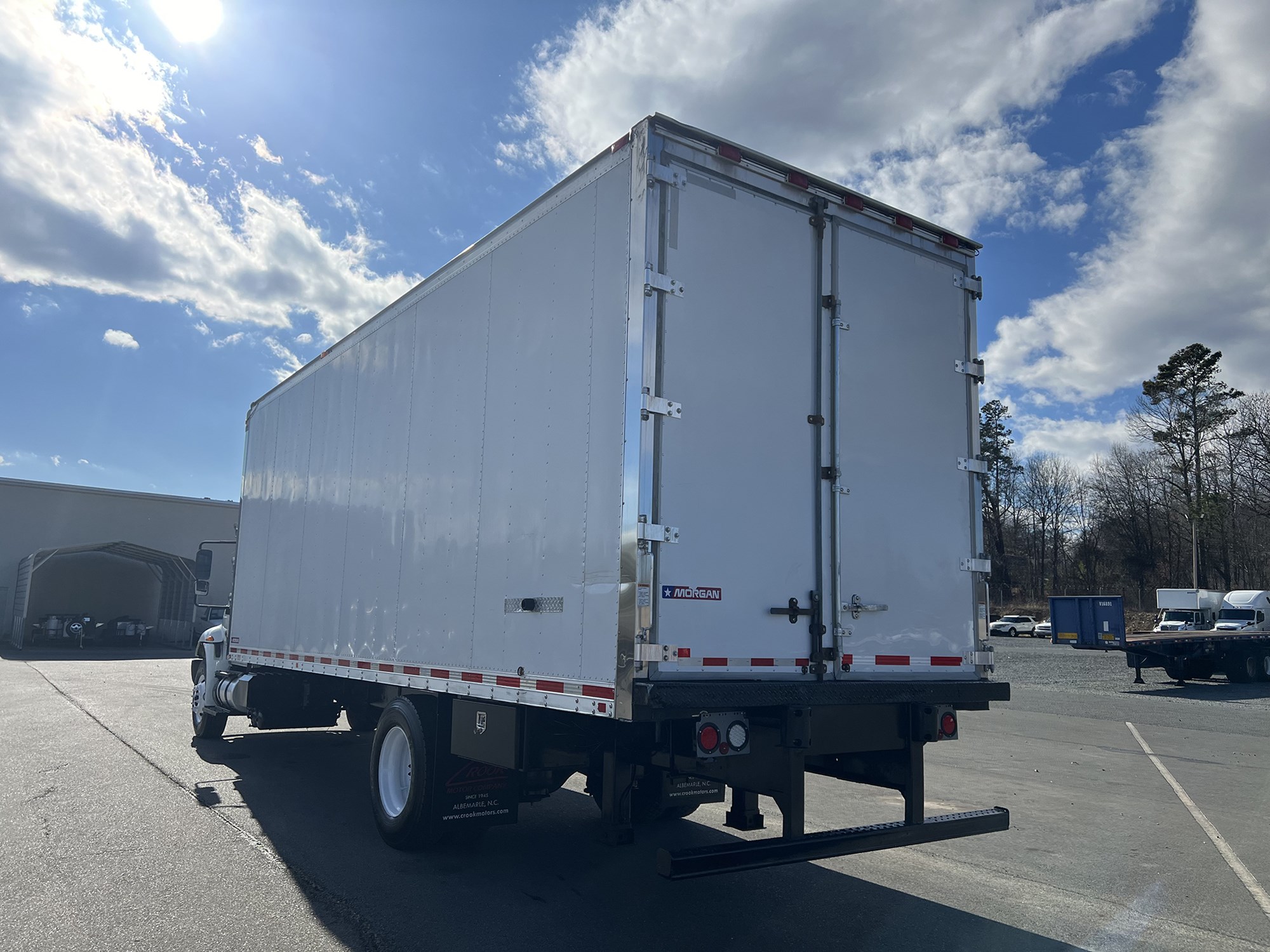 2017 International 4300 - image 5