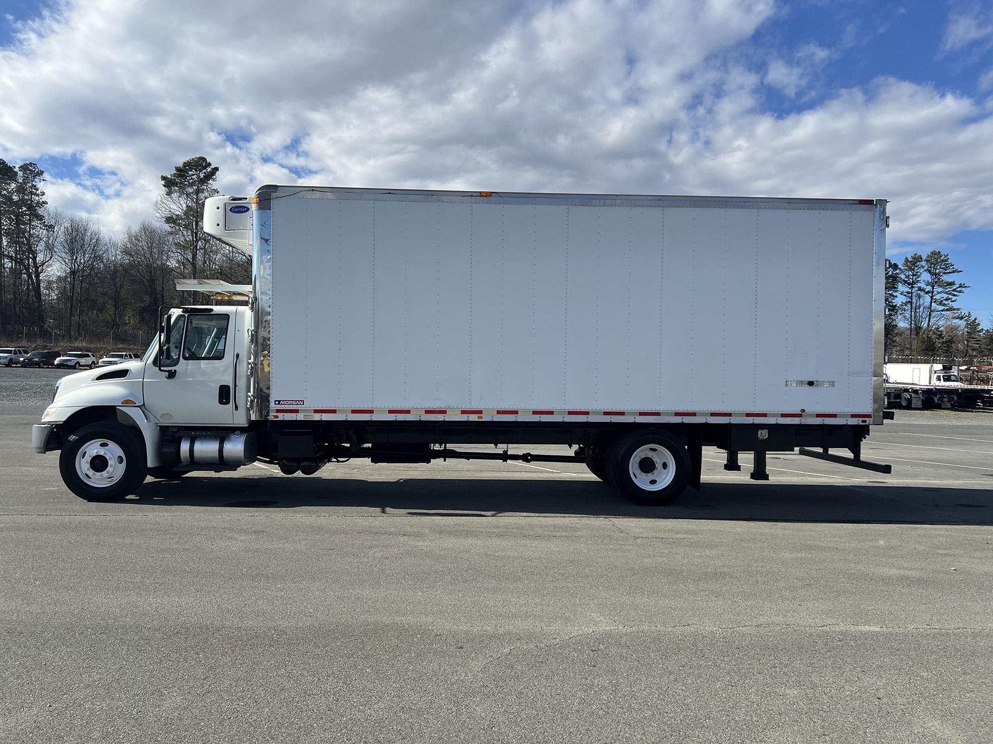 2017 International 4300 - image 6