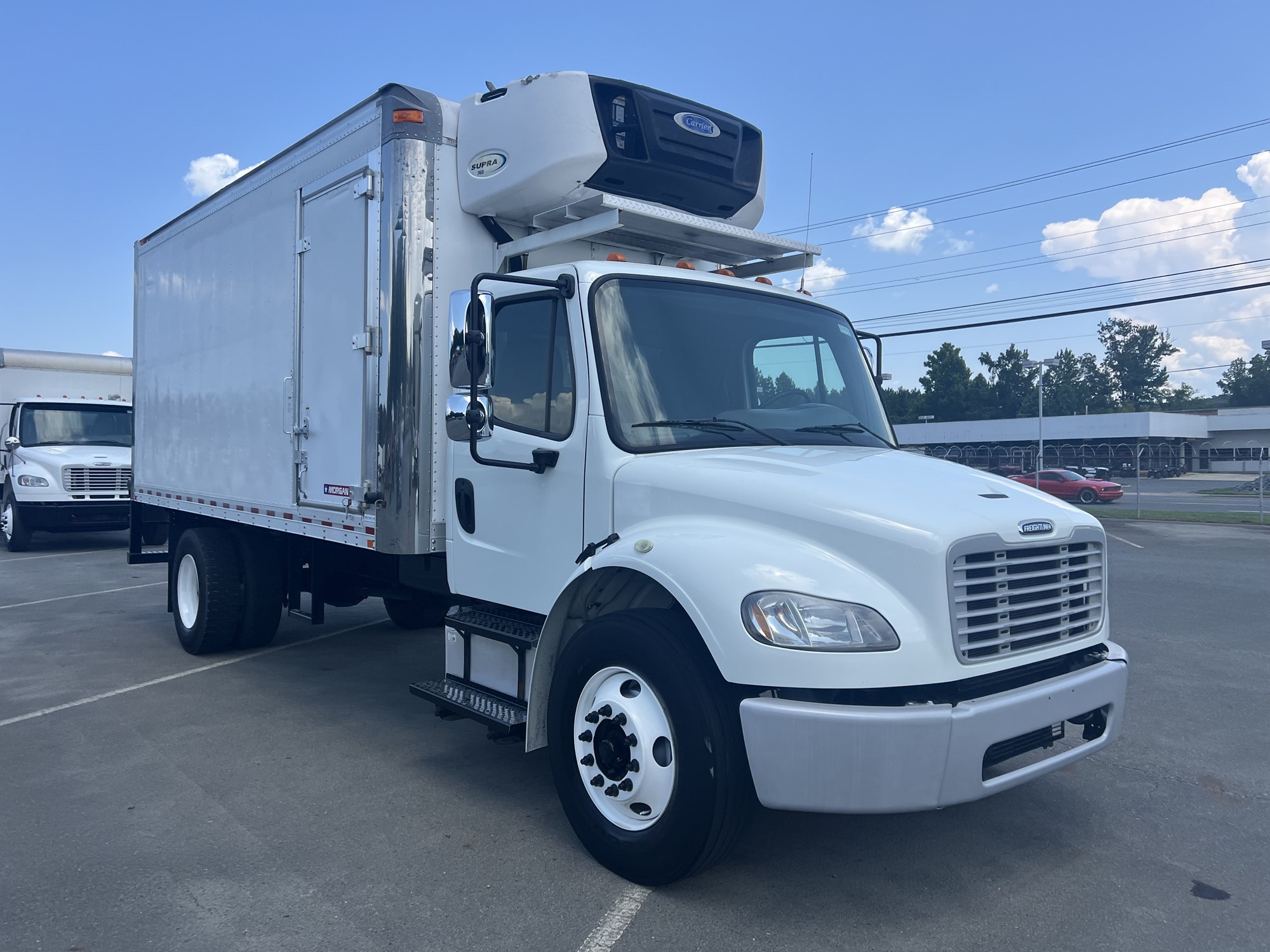 2018 Freightliner M2 106 - image 3