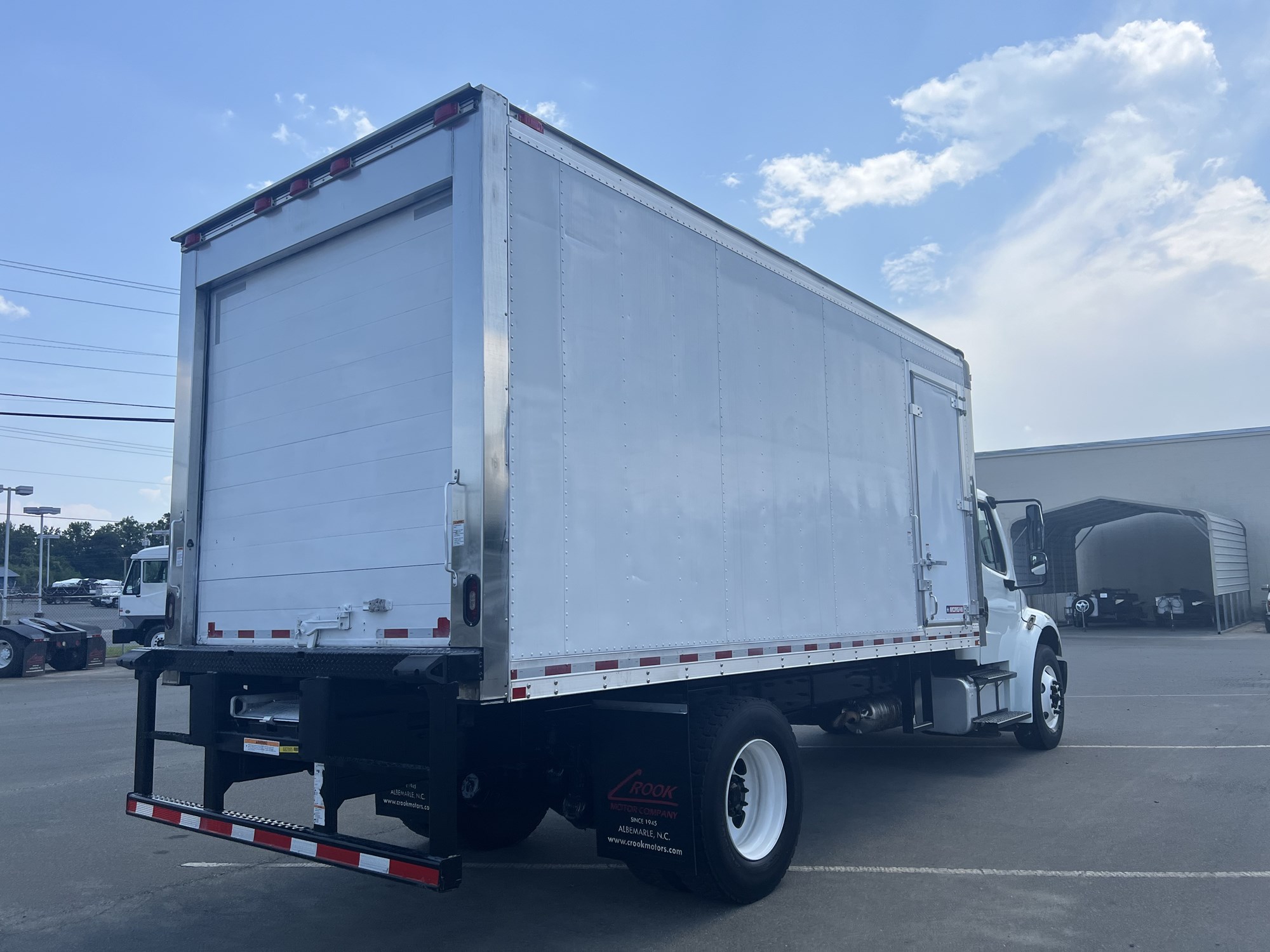 2018 Freightliner M2 106 - image 5