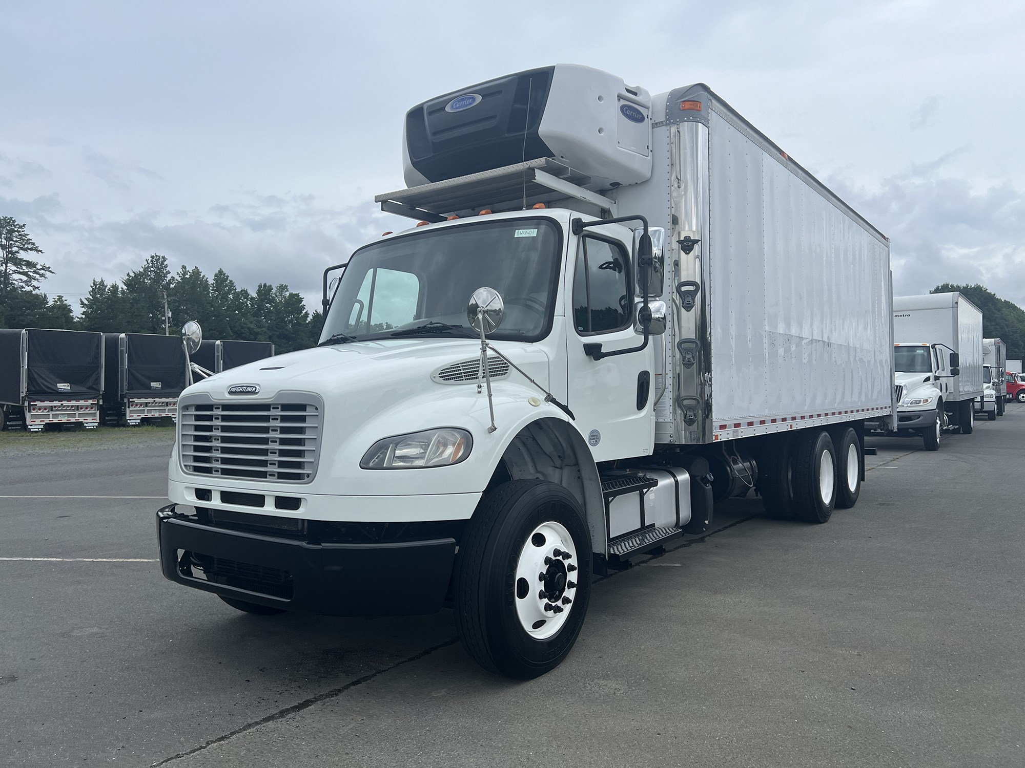 2018 Freightliner M2 106 - image 1