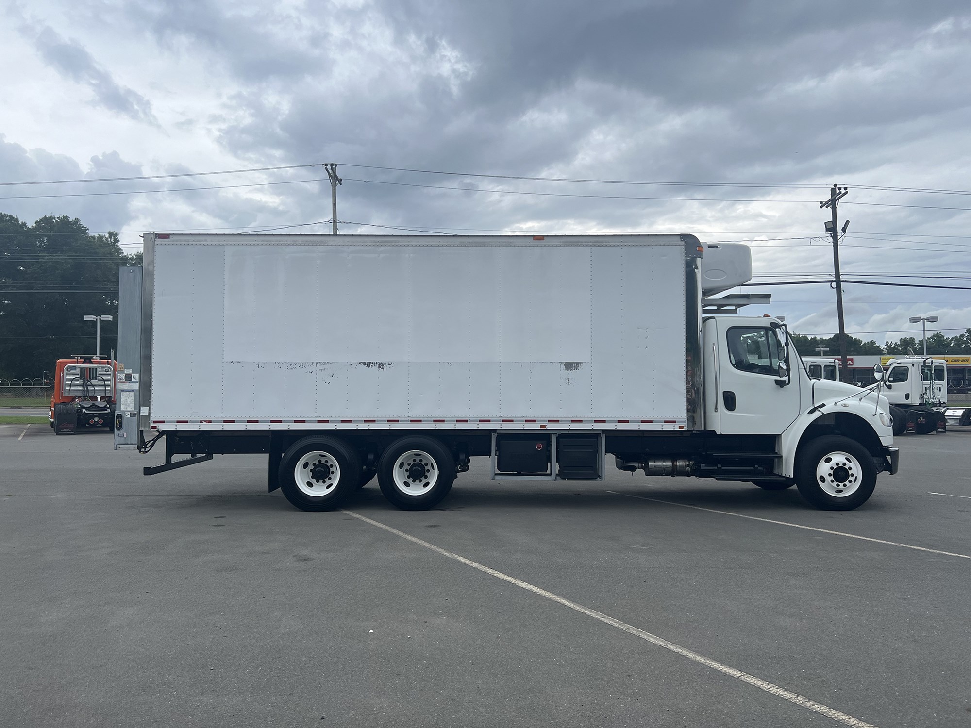 2018 Freightliner M2 106 - image 4