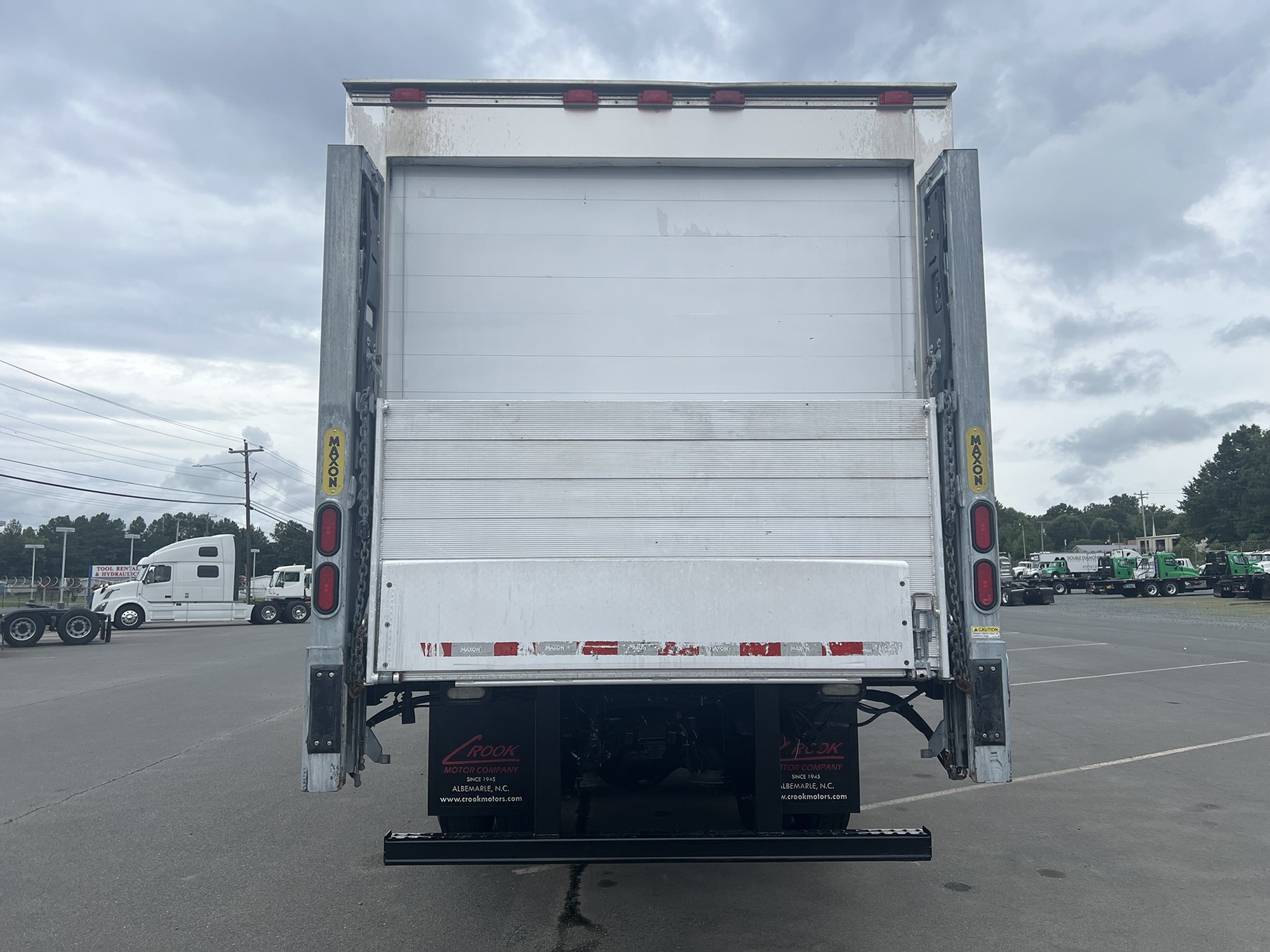 2018 Freightliner M2 106 - image 6