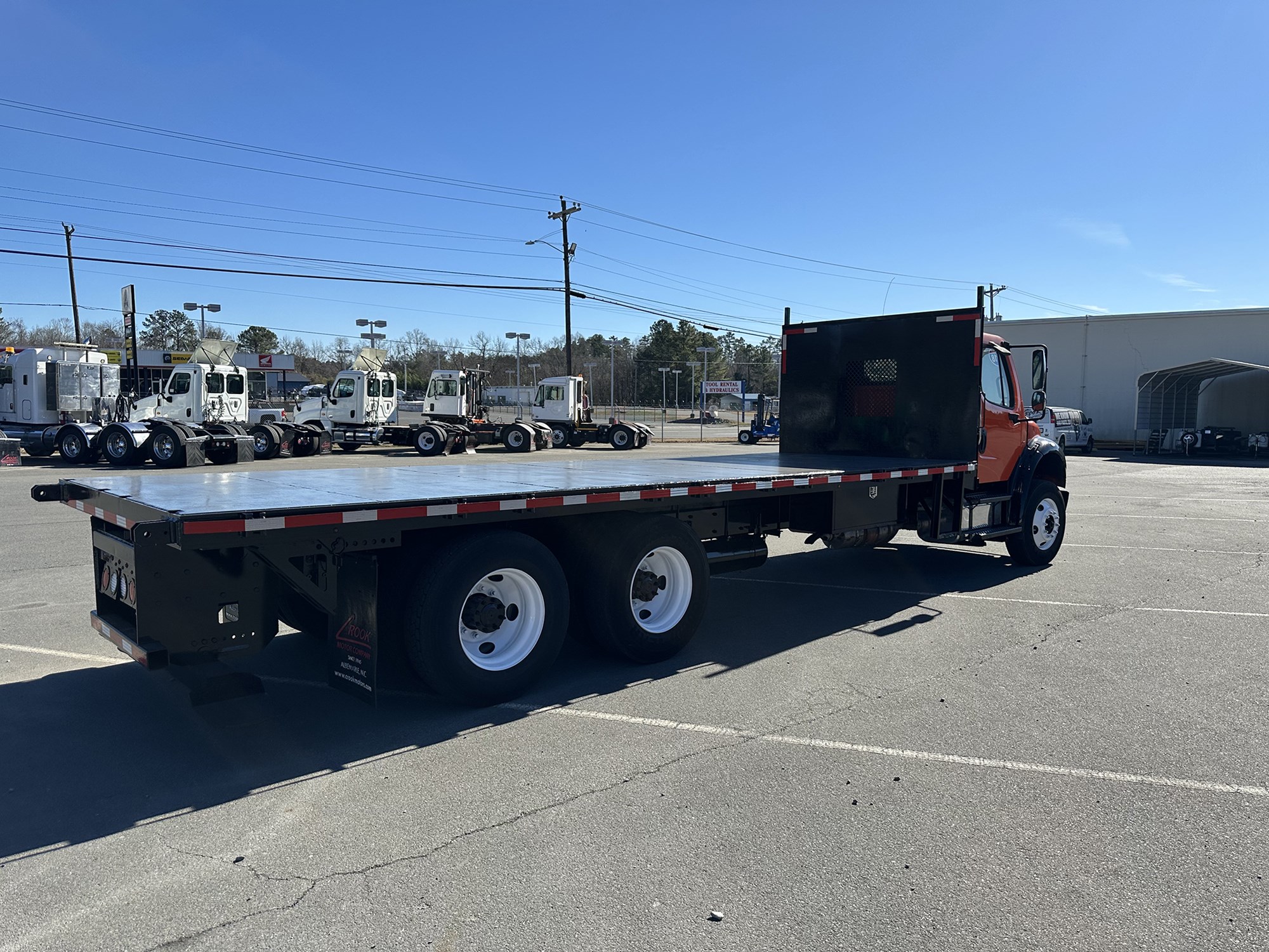 2018 Freightliner M2 106 - image 5