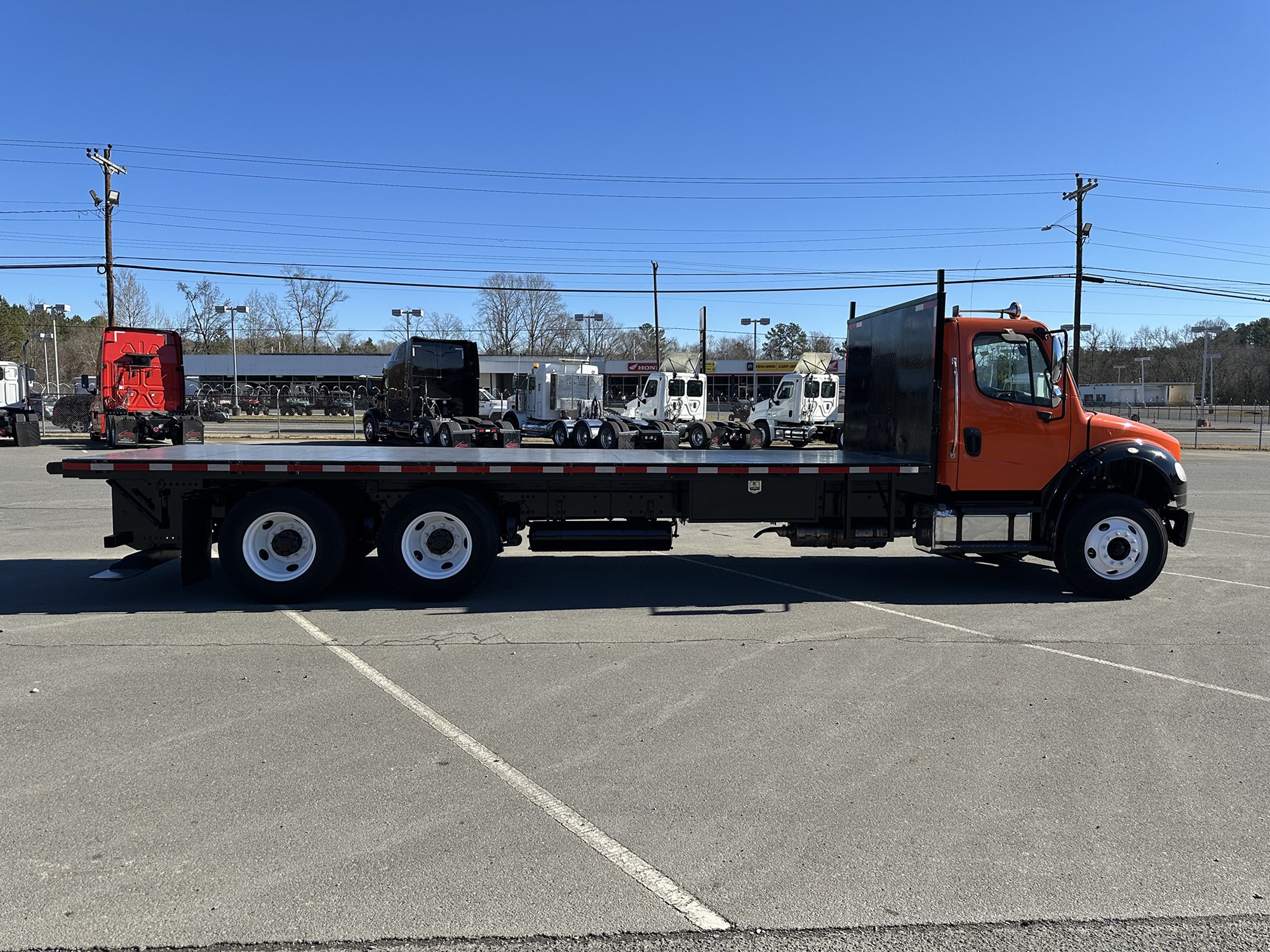 2018 Freightliner M2 106 - image 6
