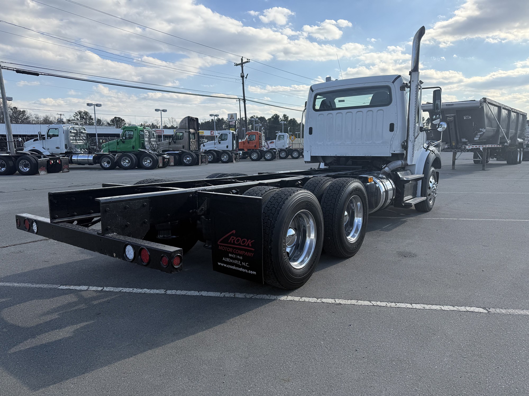 2014 Freightliner M2 106 - image 4