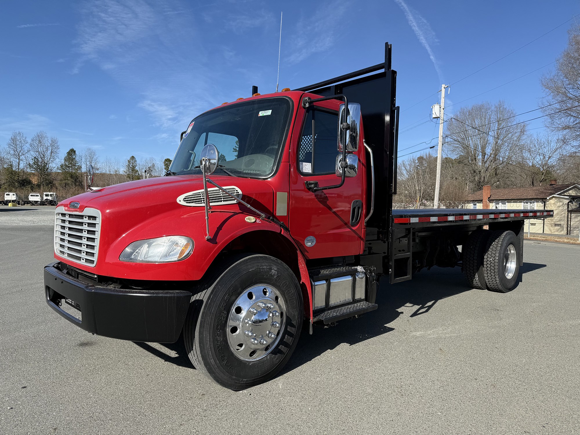 2018 Freightliner M2 106 - image 3