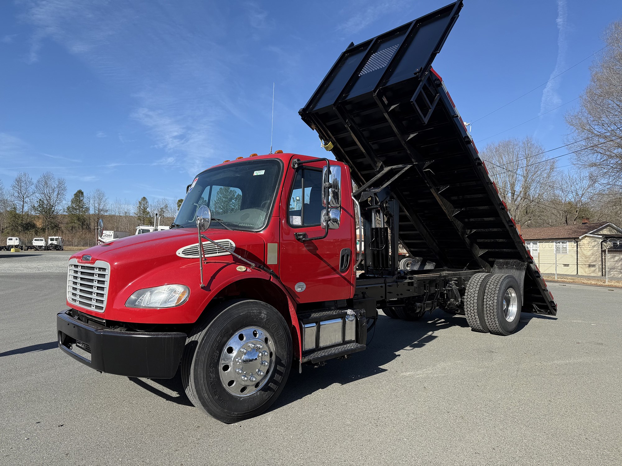 2018 Freightliner M2 106 - image 1