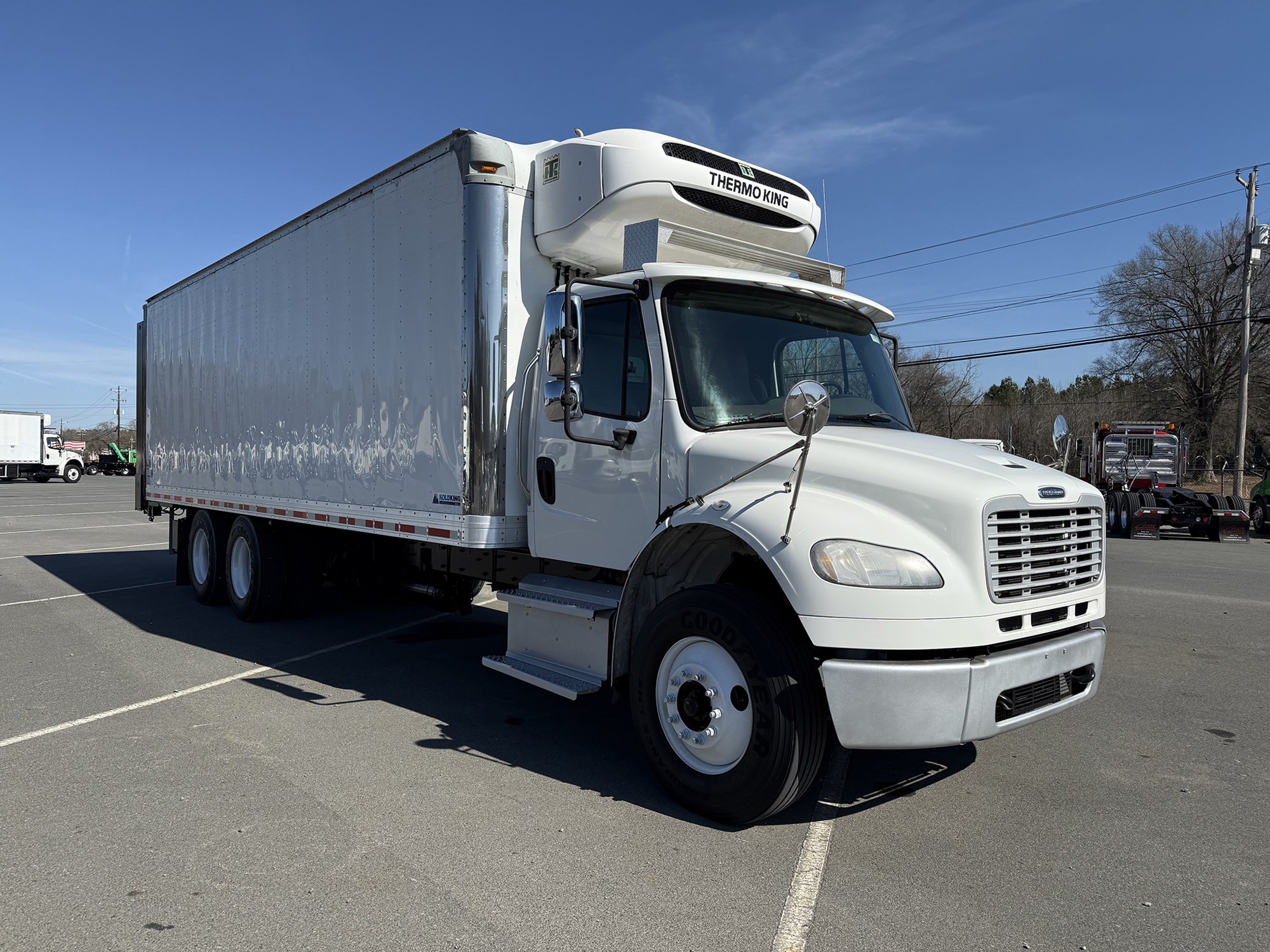 2016 Freightliner M2 106 - image 2