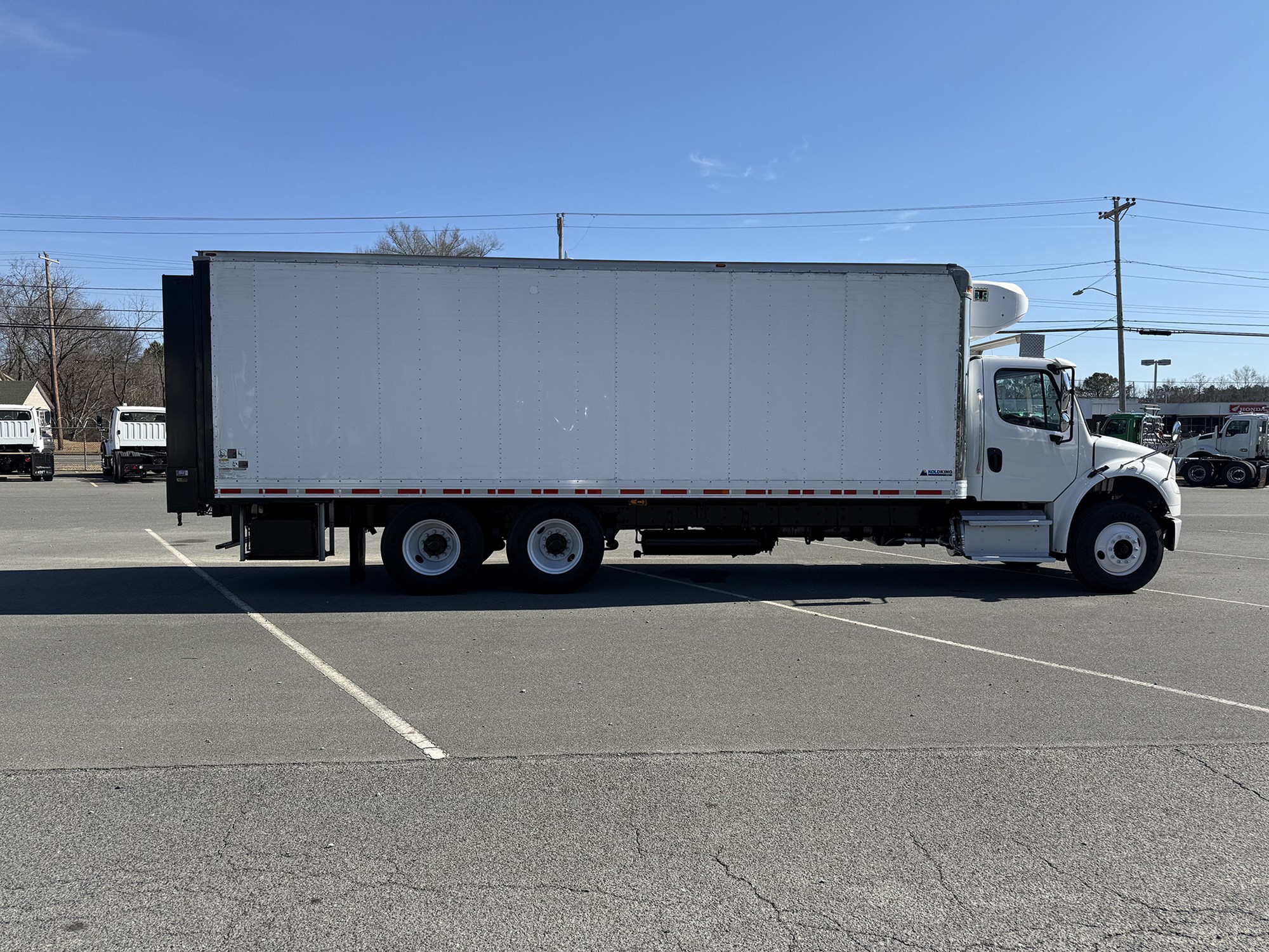 2016 Freightliner M2 106 - image 3