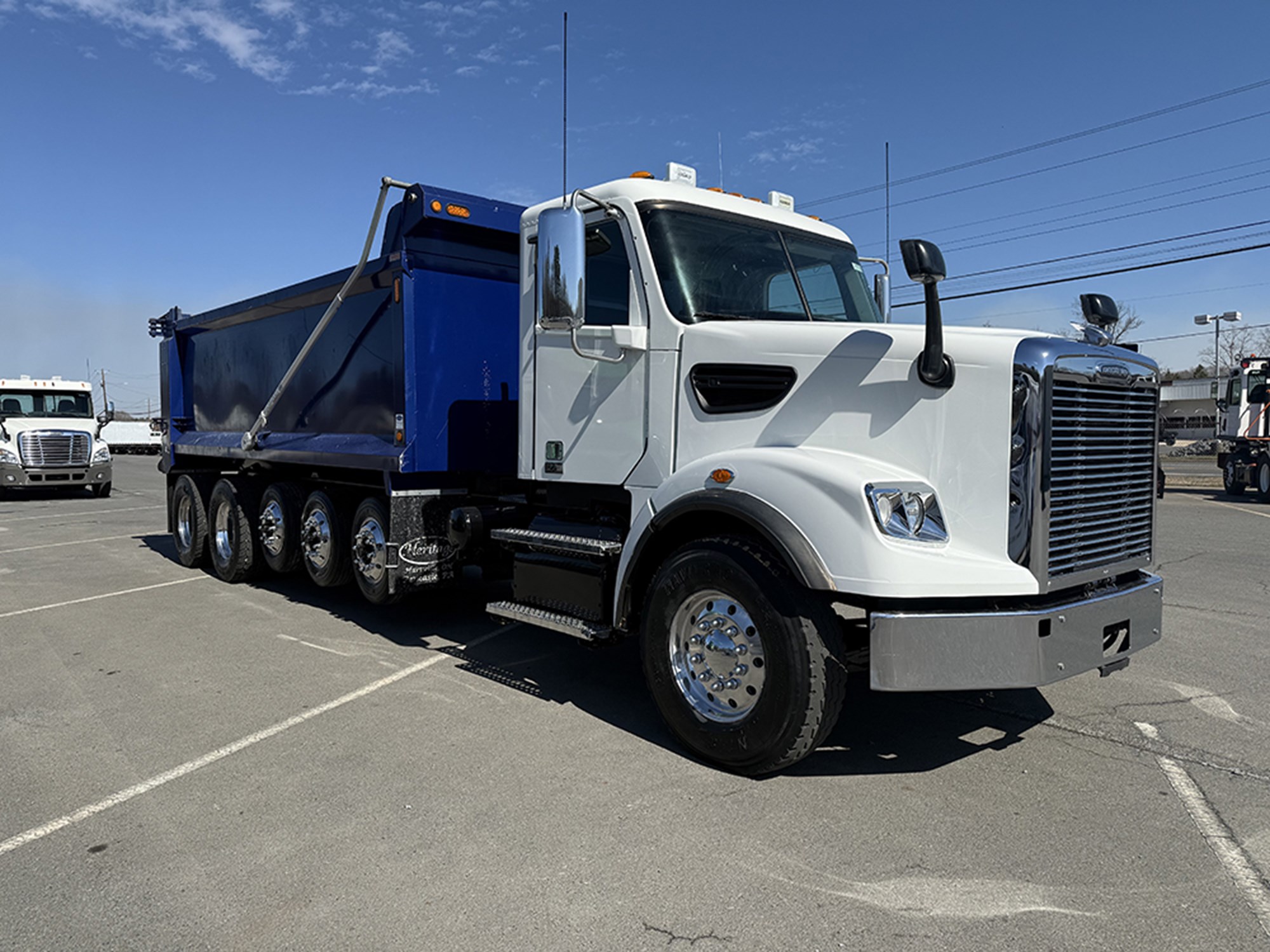2023 Freightliner 122SD - image 2 of 6