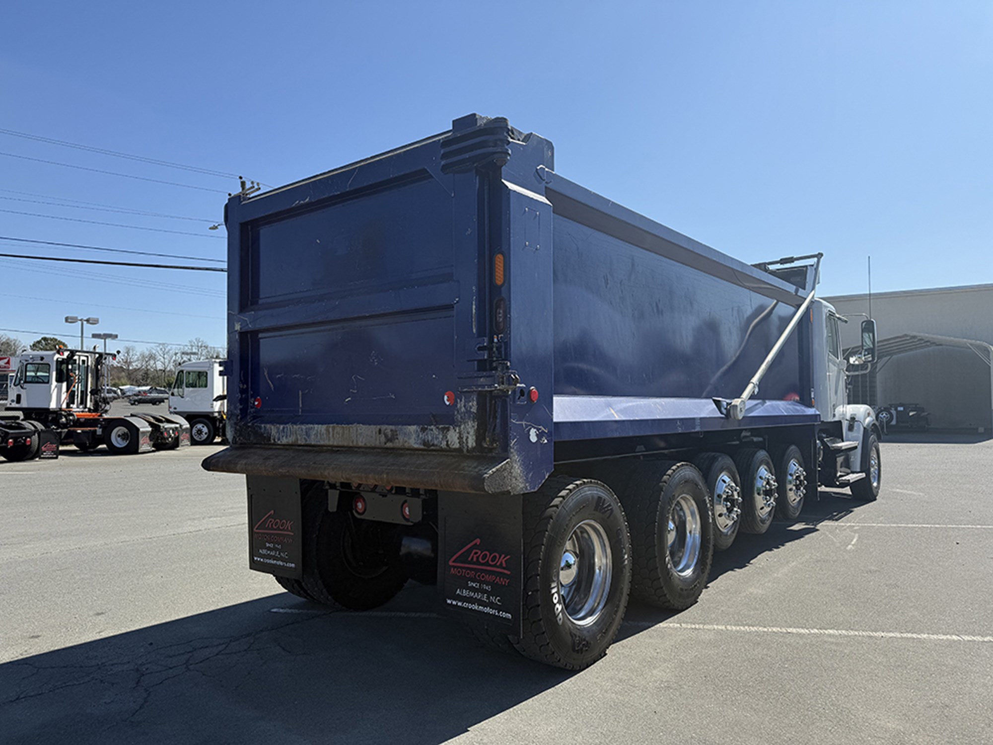 2023 Freightliner 122SD - image 4 of 6