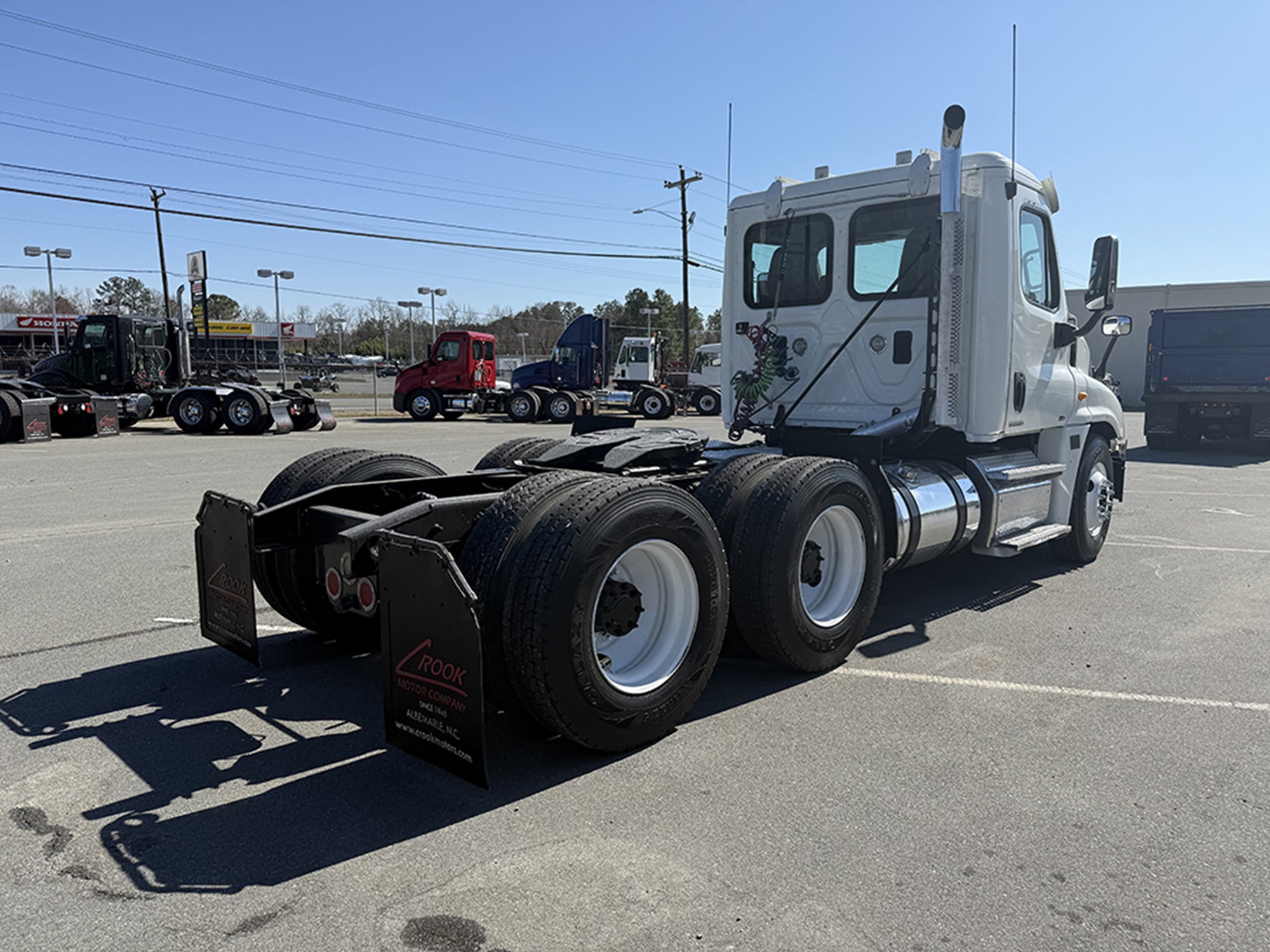 2012 Freightliner Cascadia 125 - image 4 of 6