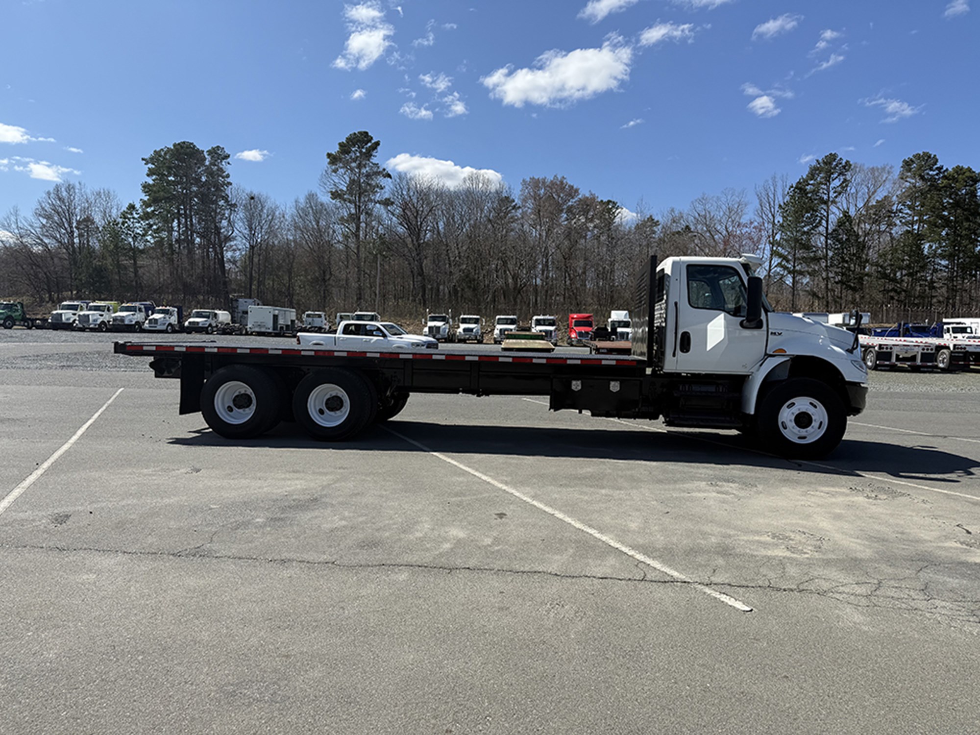 2019 International MV607 - image 3 of 6