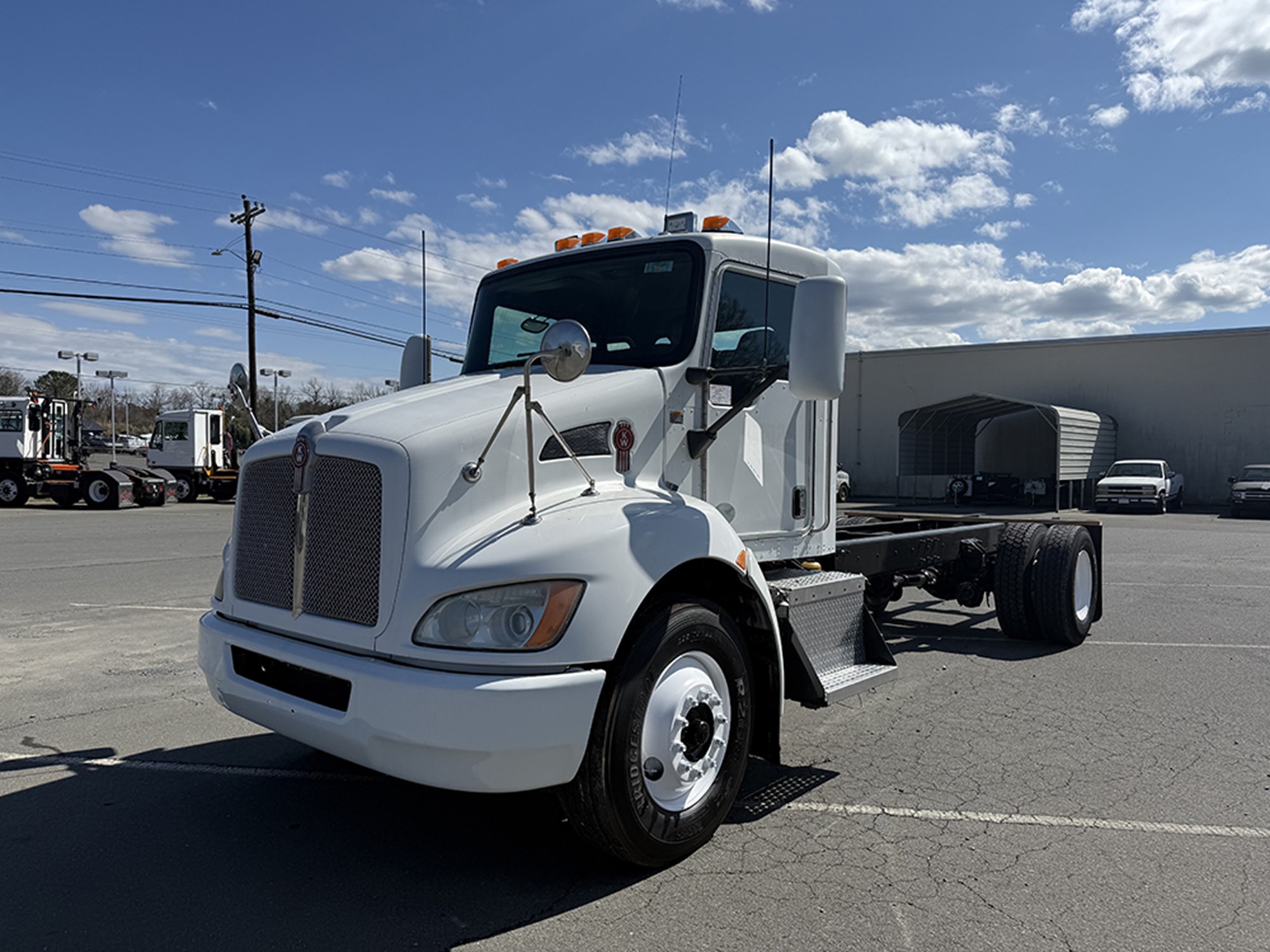 2010 Kenworth T3 Series - image 1 of 6