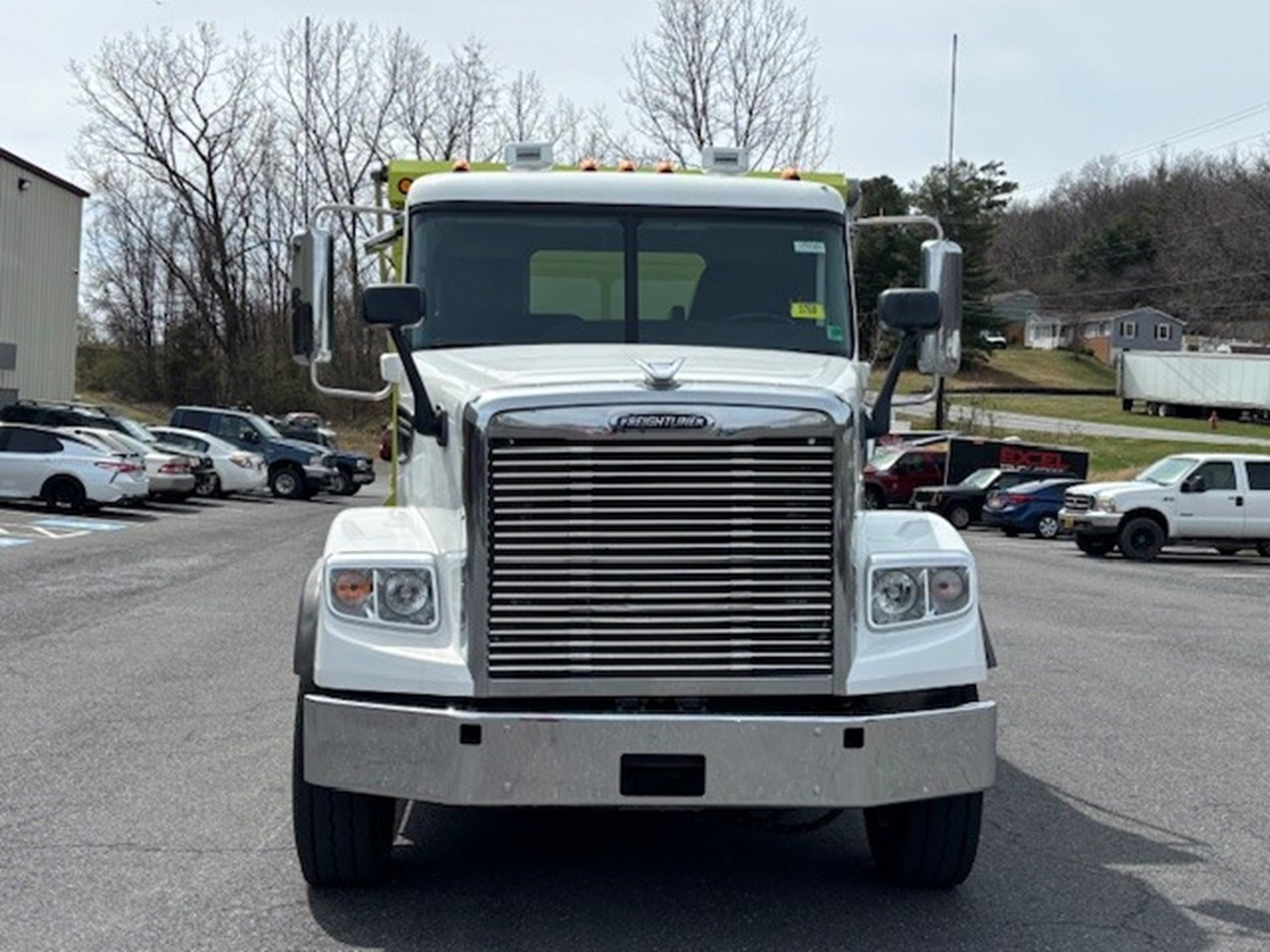 2023 Freightliner 122SD - image 4 of 6