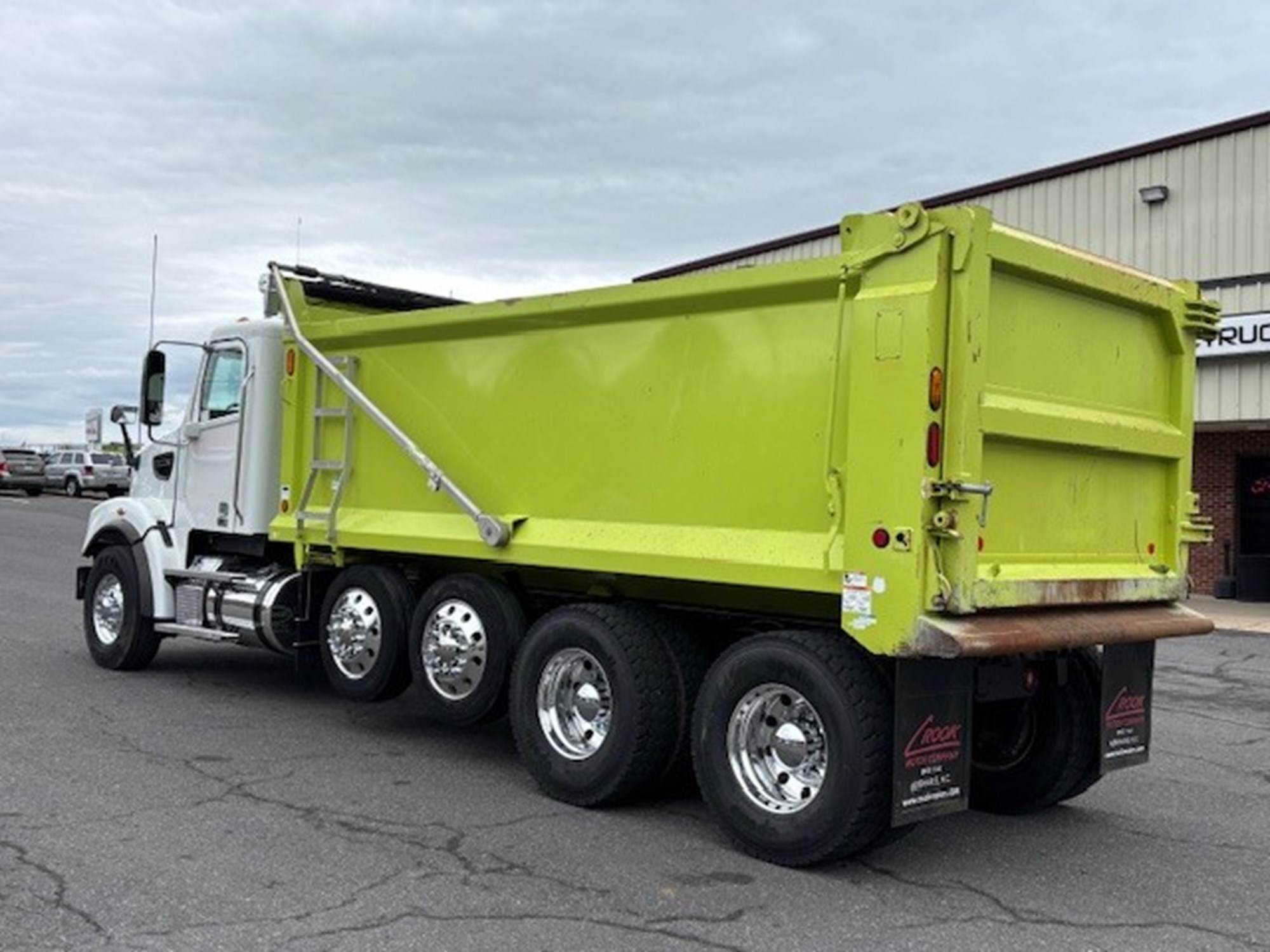 2023 Freightliner 122SD - image 5 of 6