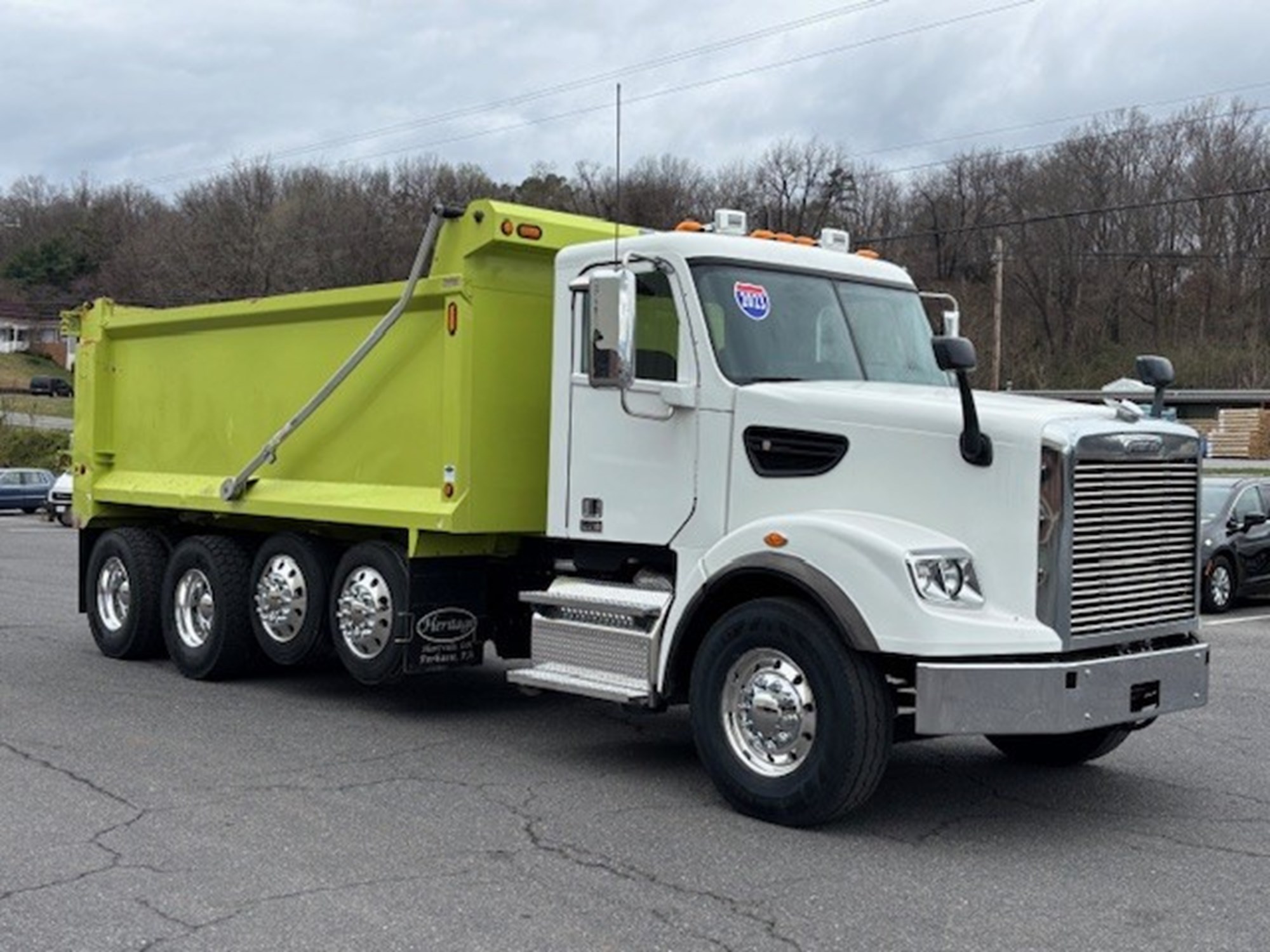 2023 Freightliner 122SD - image 2 of 6