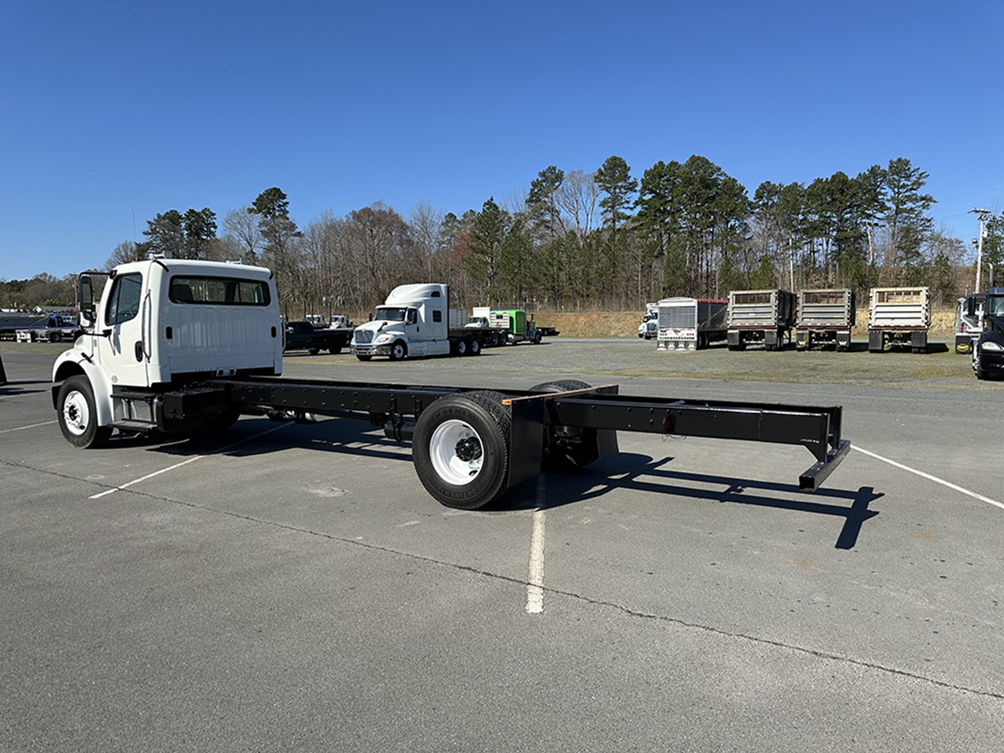 2017 Freightliner M2 - image 3 of 6