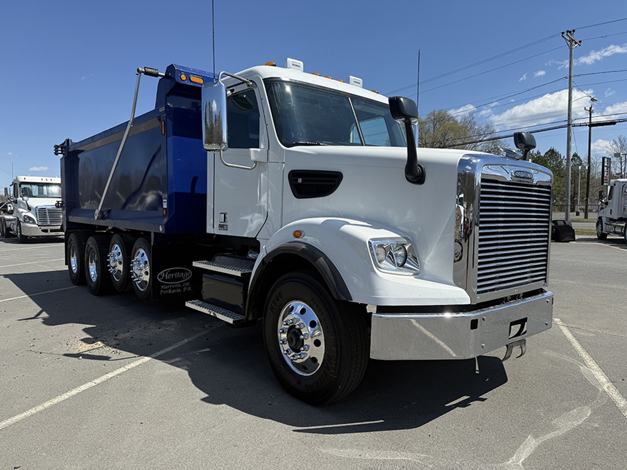 2023 Freightliner 122SD - image 2 of 6