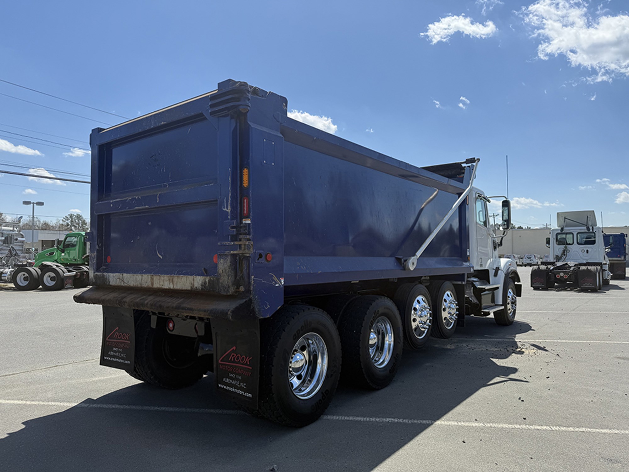 2023 Freightliner 122SD - image 4 of 6