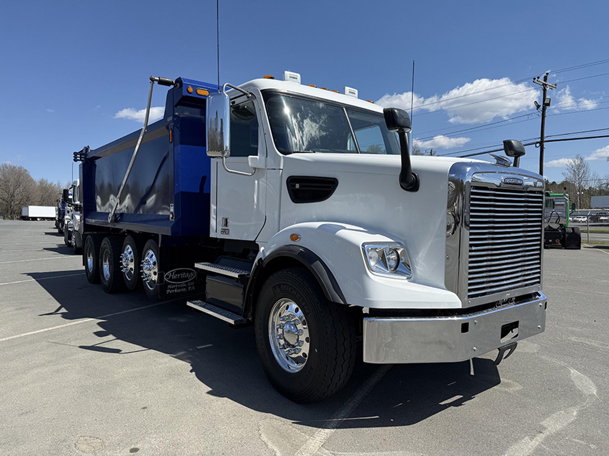 2023 Freightliner 122SD - image 2 of 6