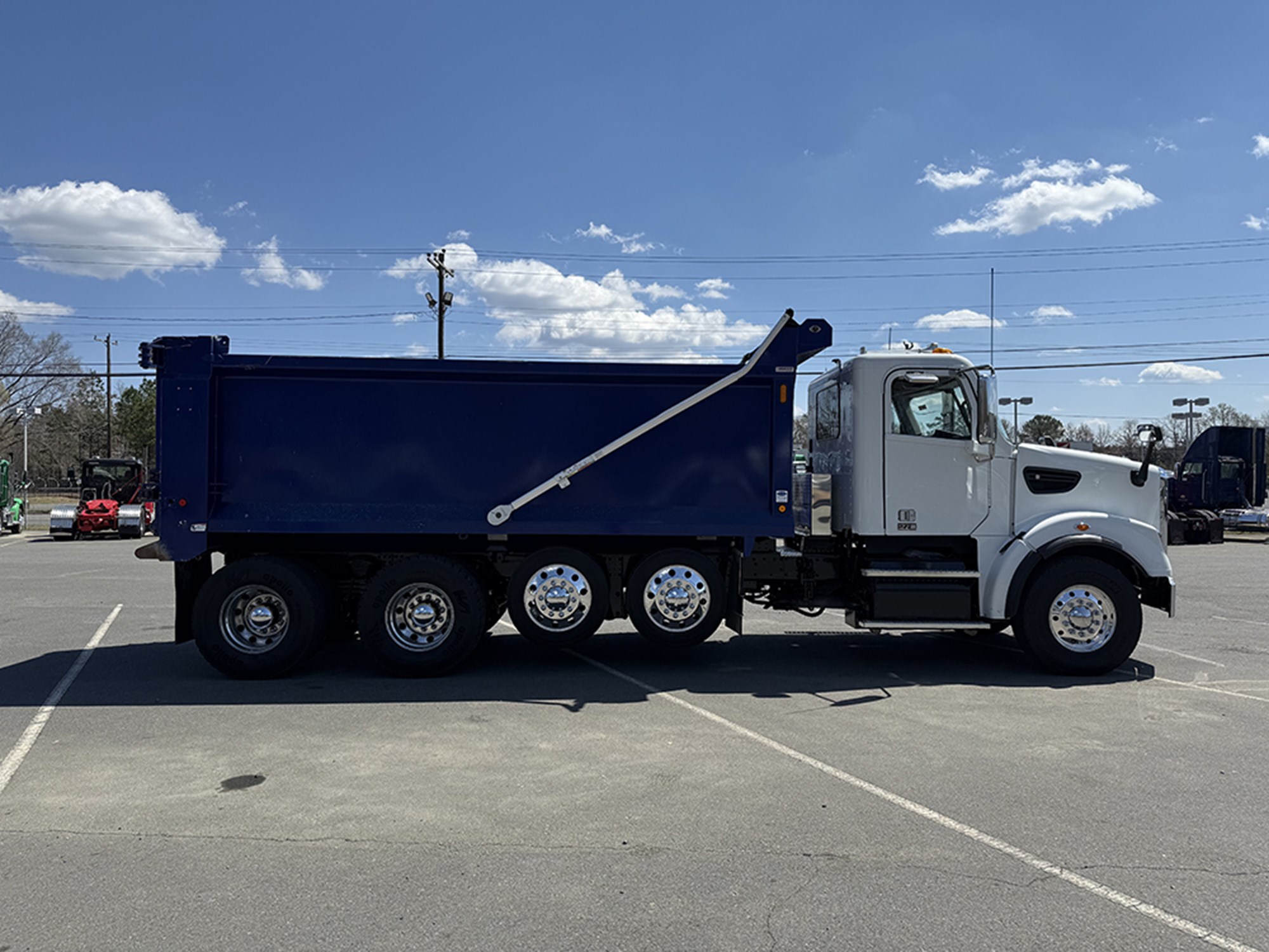 2023 Freightliner 122SD - image 3 of 6