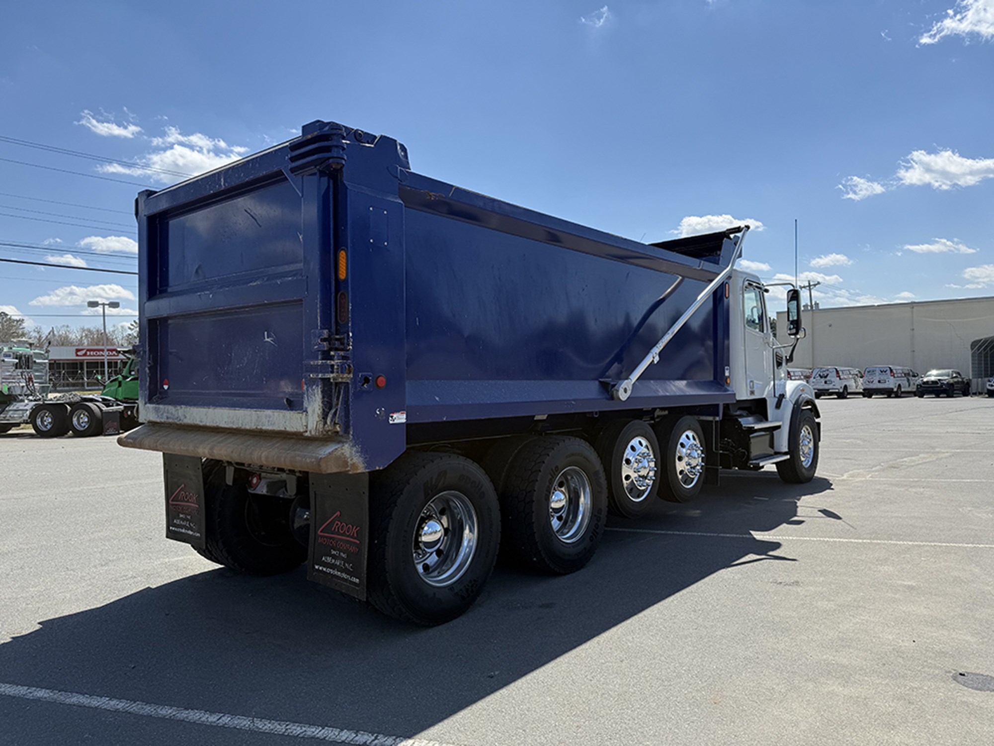 2023 Freightliner 122SD - image 4 of 6