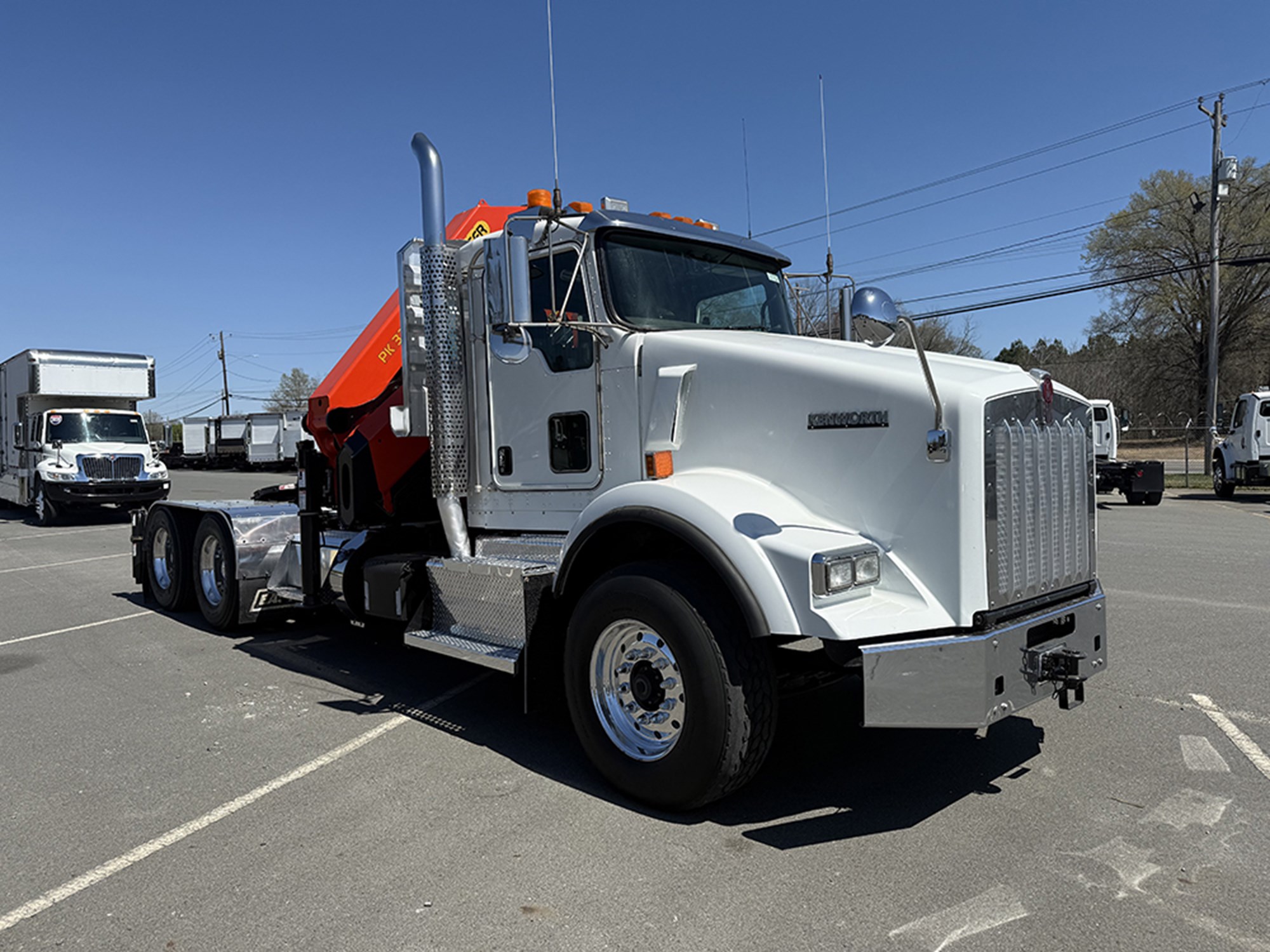 2015 Kenworth T8 Series - image 2 of 6