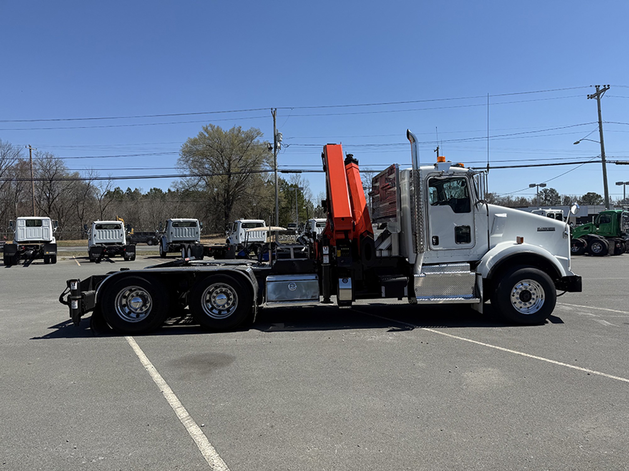 2015 Kenworth T8 Series - image 3 of 6