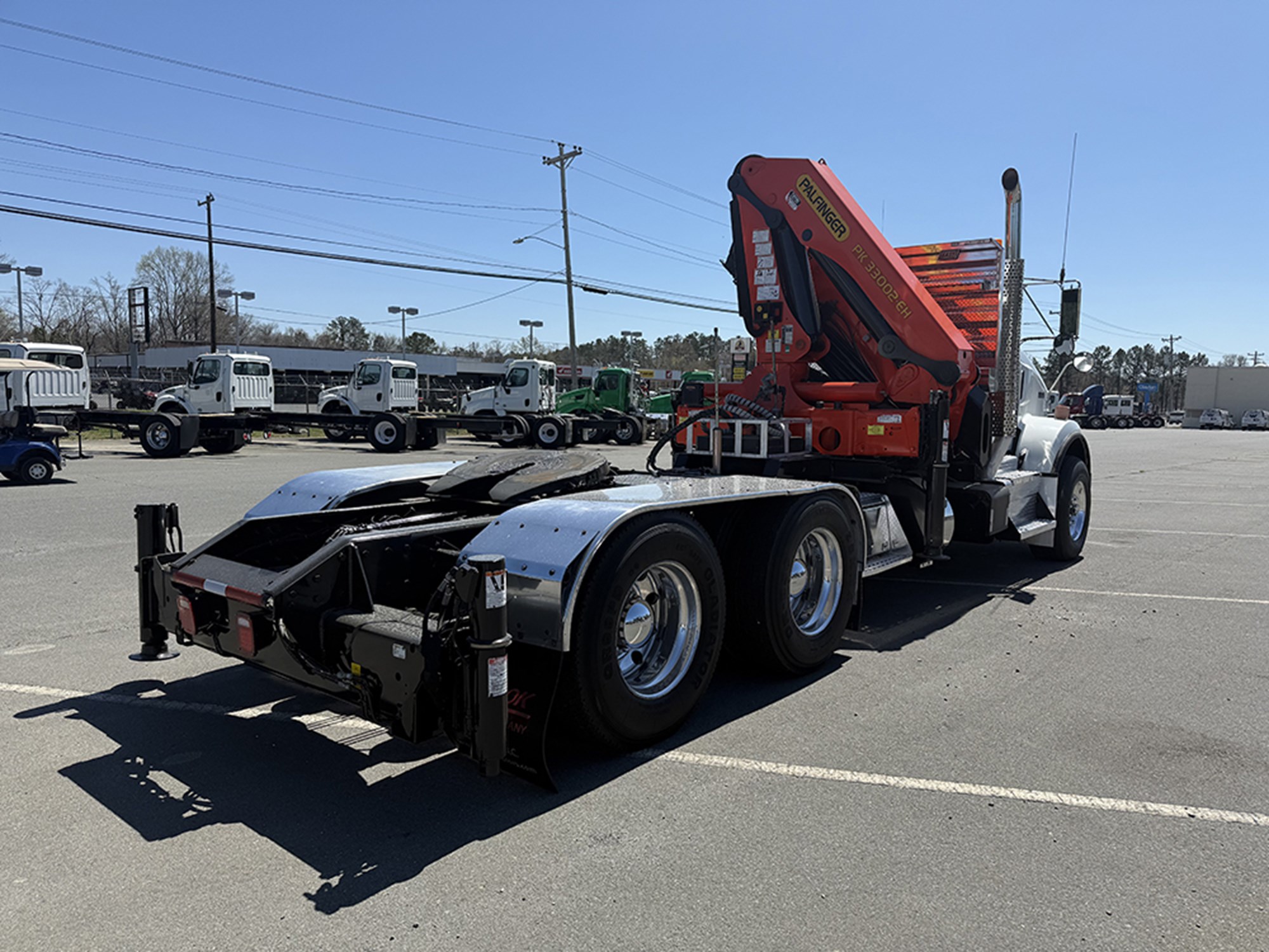 2015 Kenworth T8 Series - image 4 of 6