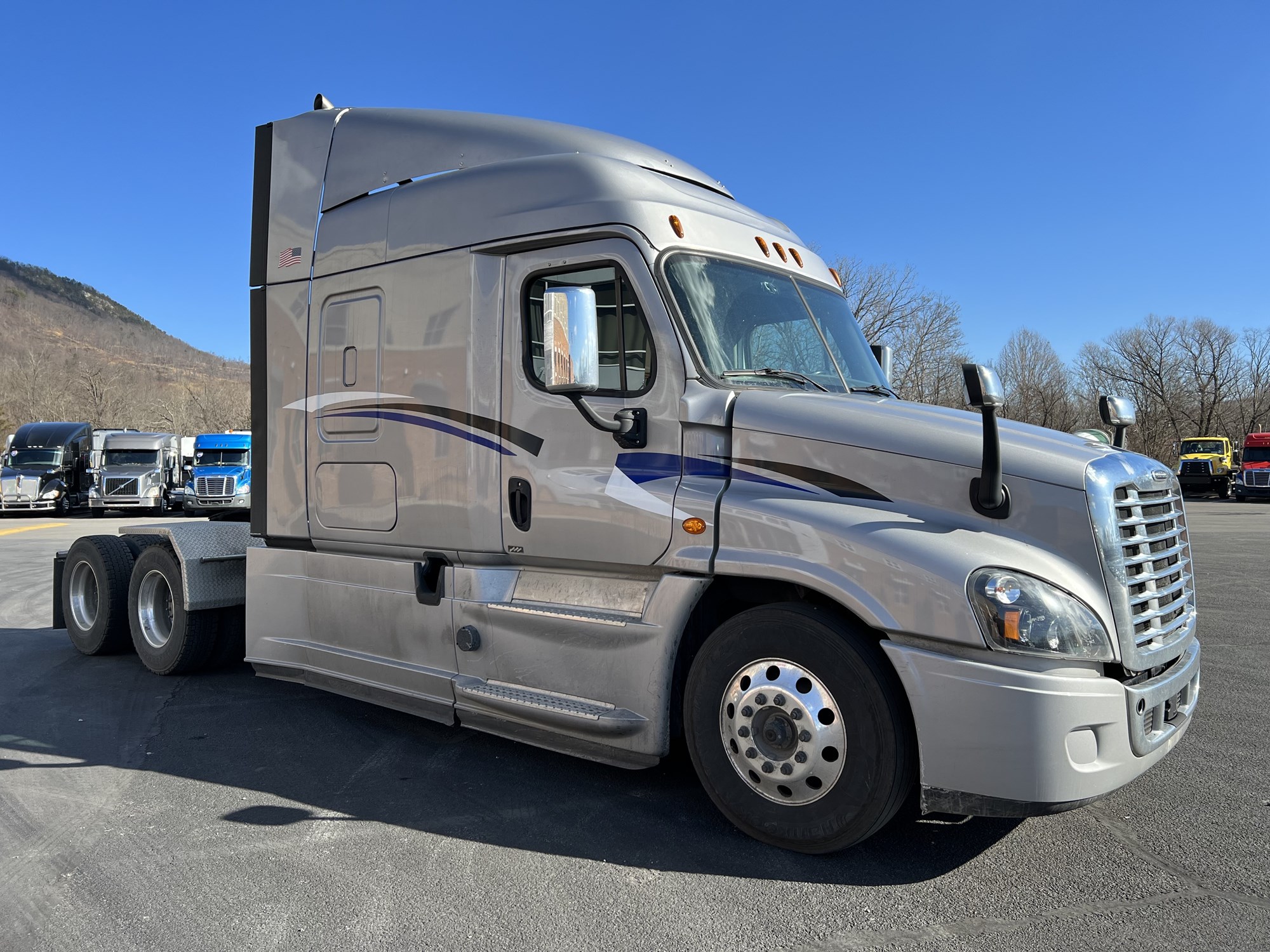2019 Freightliner Cascadia 125 - image 6 of 6