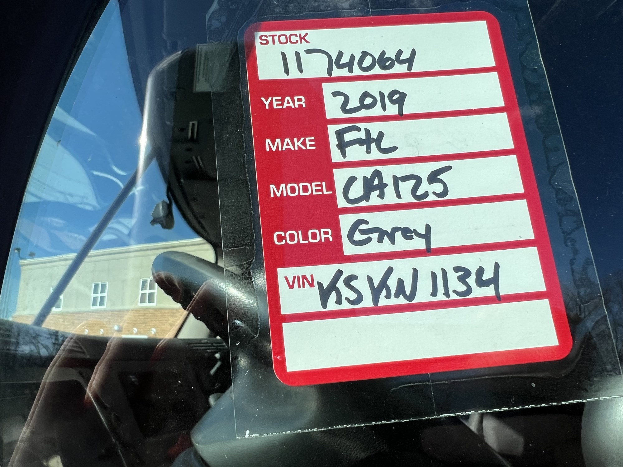 2019 Freightliner Cascadia 125 - image 4 of 6