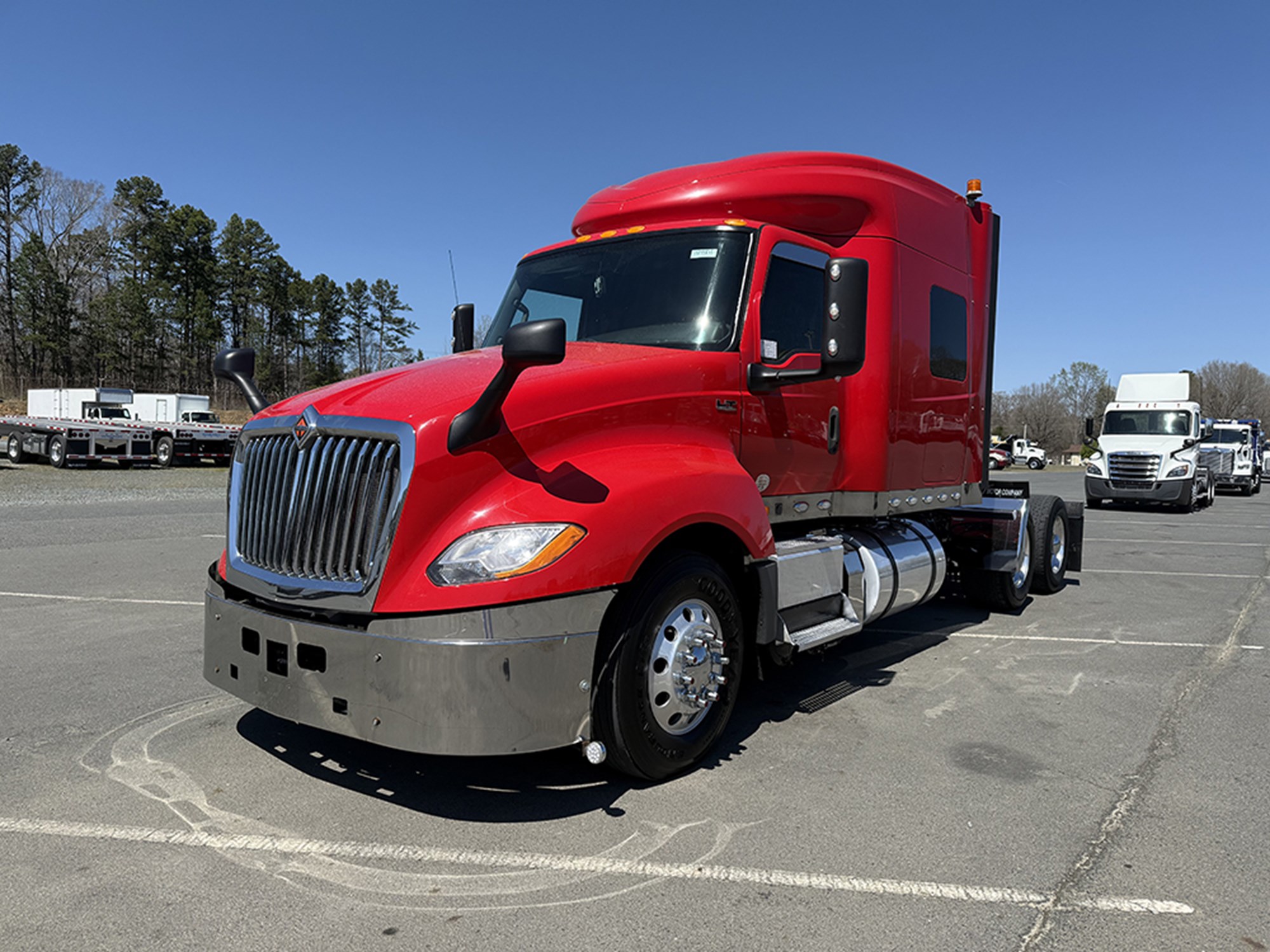 2018 International LT625 - image 1 of 6