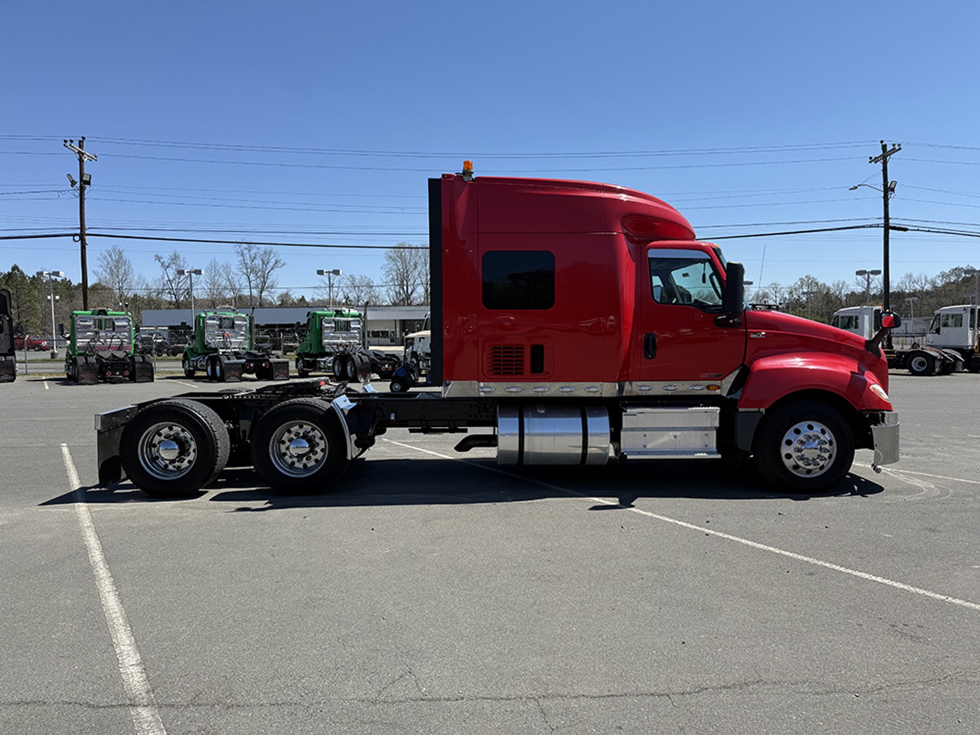 2018 International LT625 - image 3 of 6