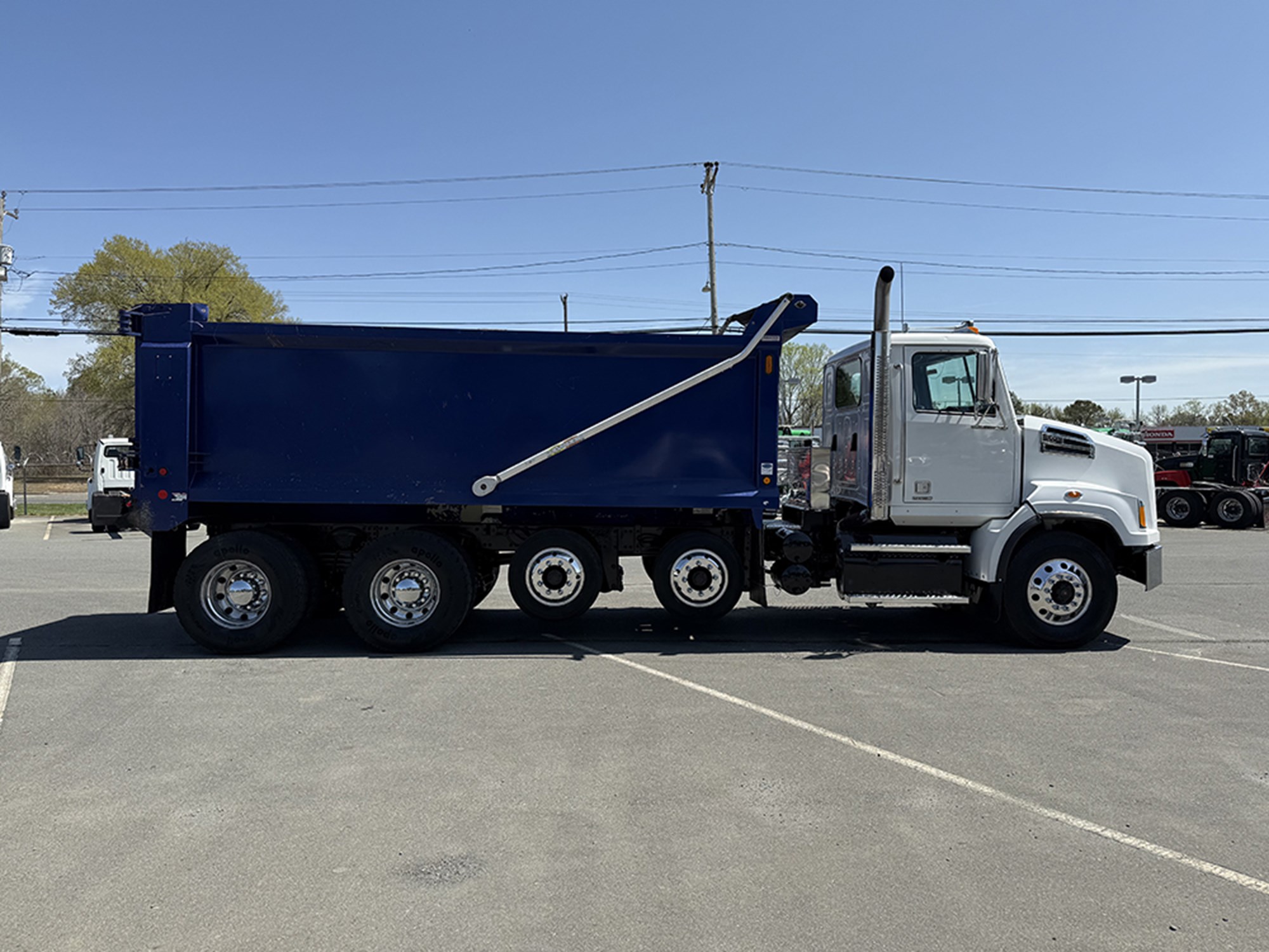 2023 Western Star 4700SB - image 3 of 6