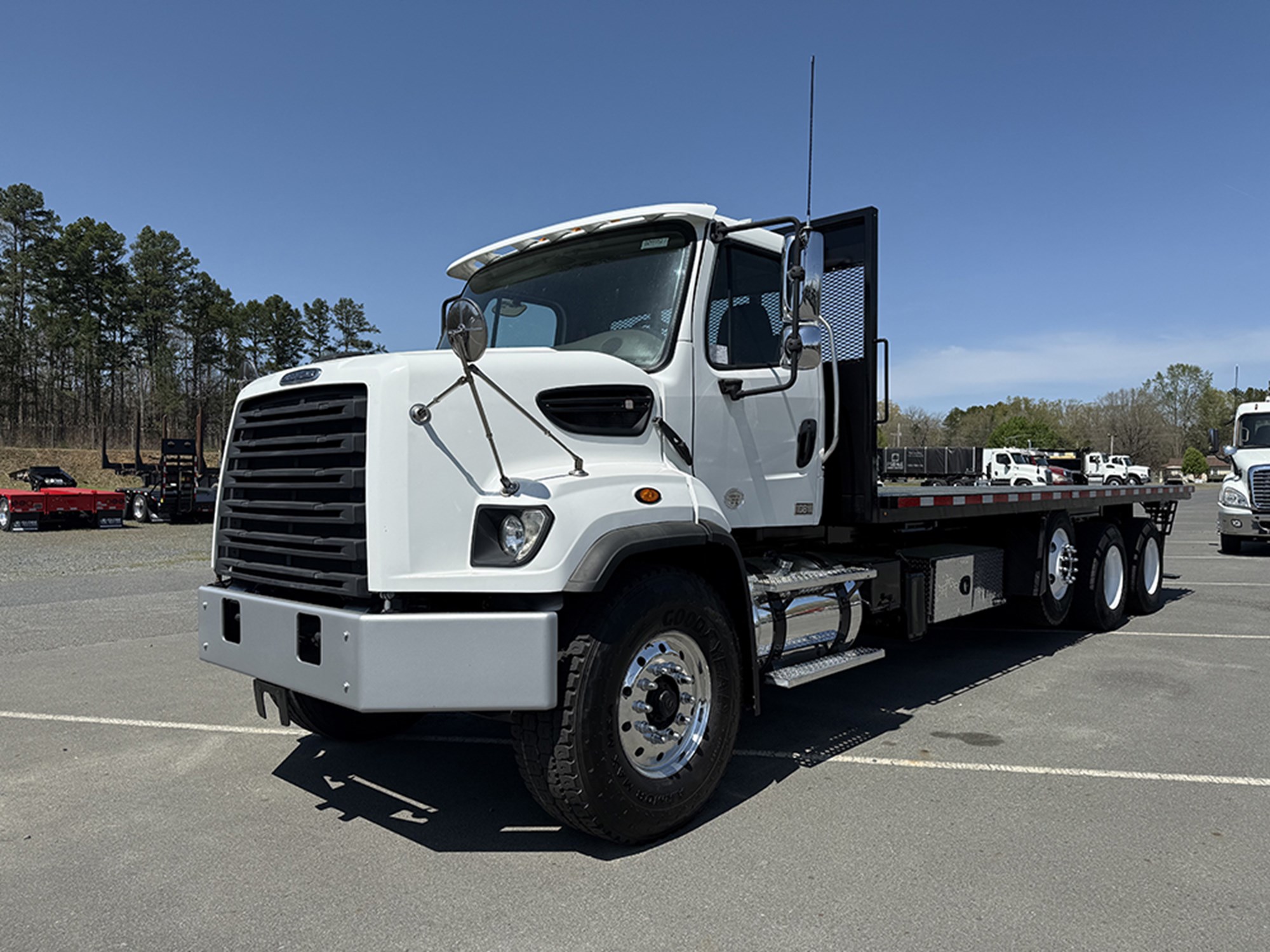 2018 Freightliner 108SD - image 1 of 6
