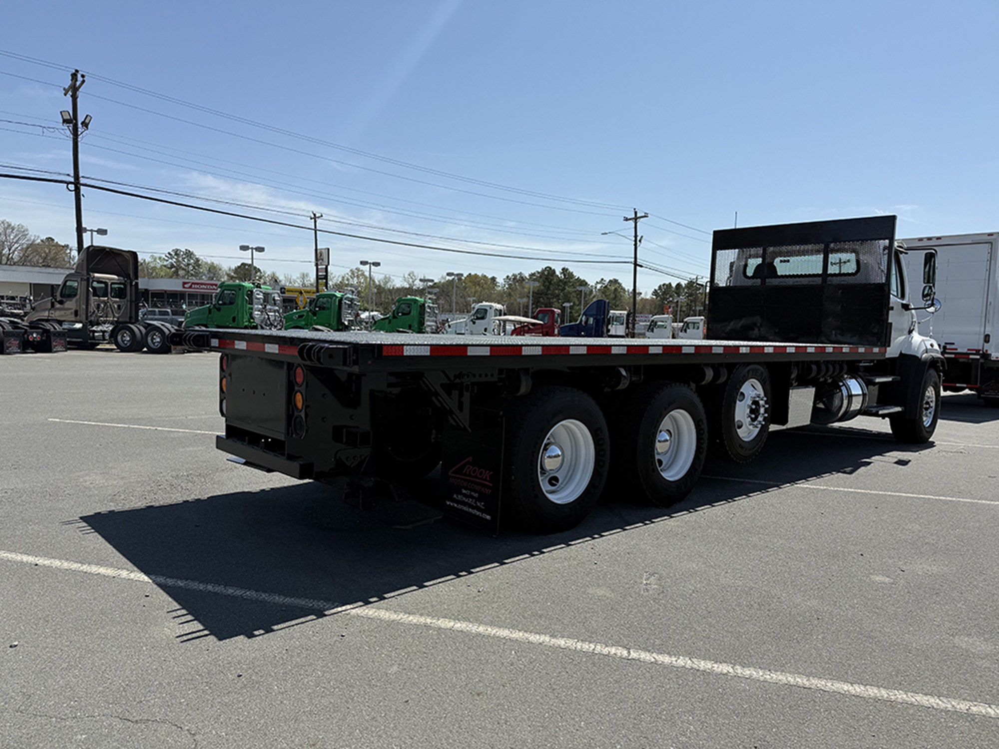 2018 Freightliner 108SD - image 4 of 6