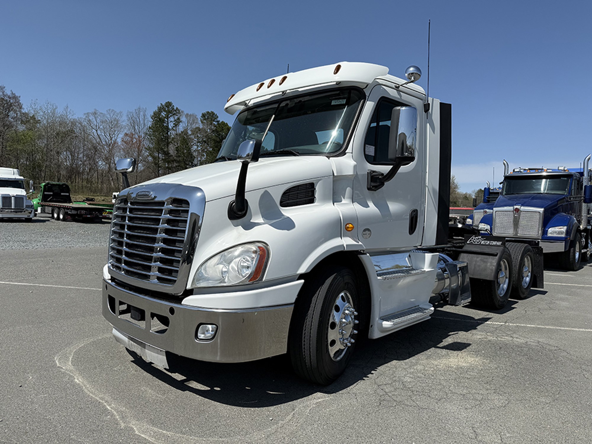 2014 Freightliner Cascadia - image 1 of 6