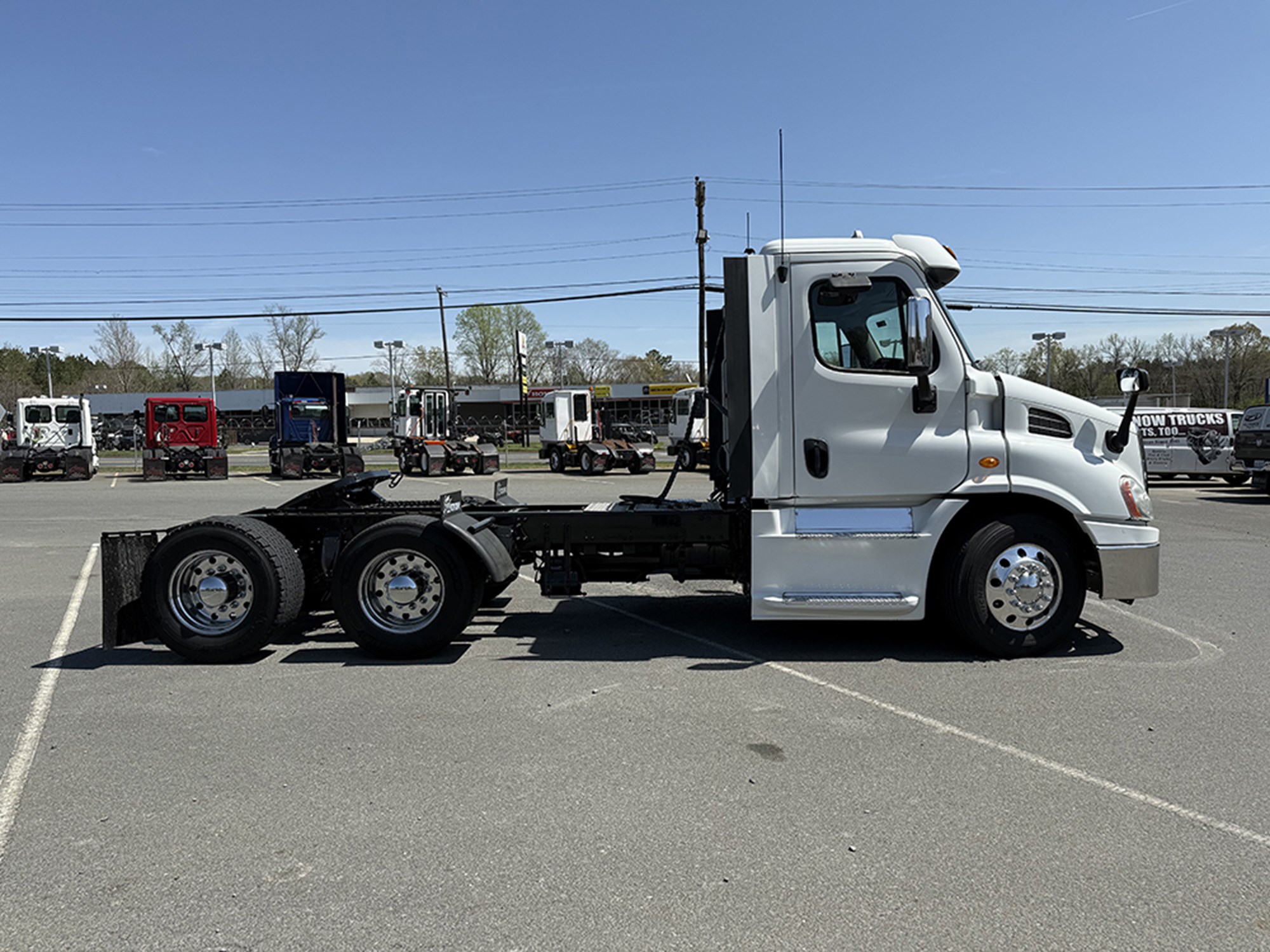 2014 Freightliner Cascadia - image 3 of 6