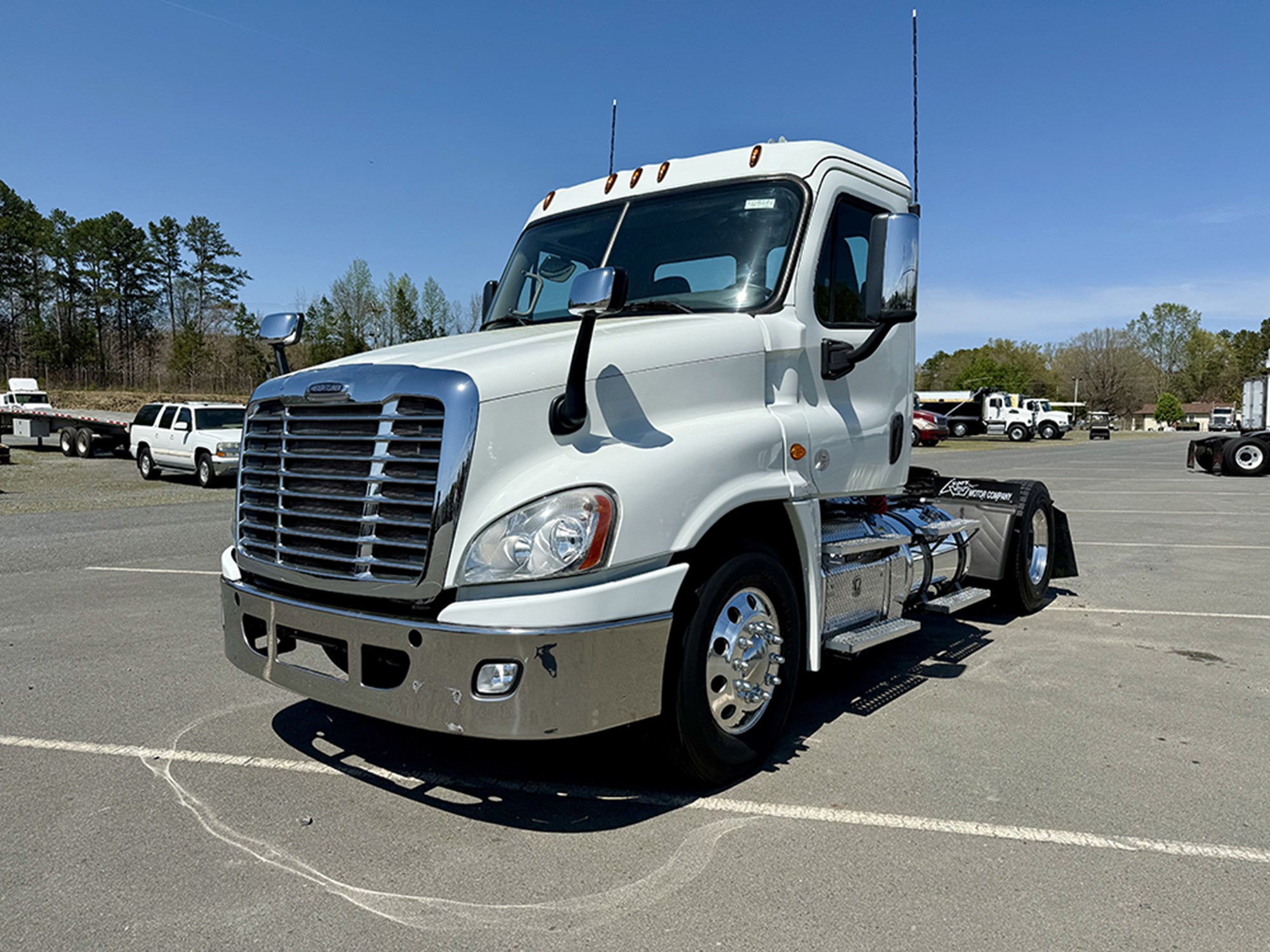 2016 Freightliner Cascadia 125 - image 1 of 6