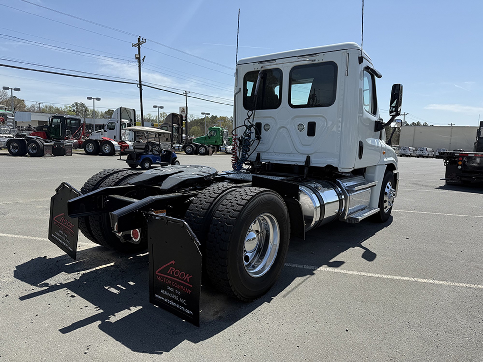 2016 Freightliner Cascadia 125 - image 4 of 6
