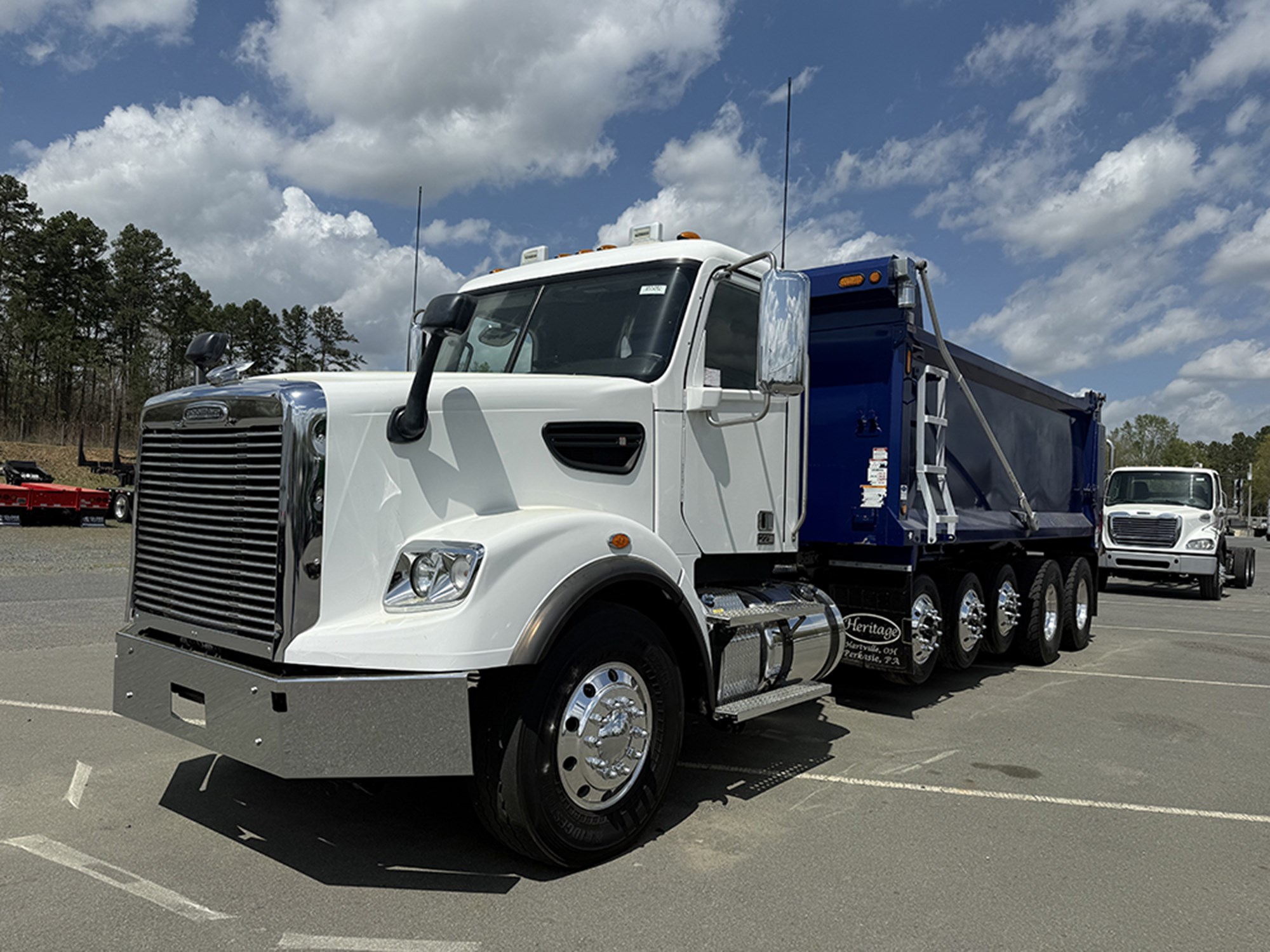 2023 Freightliner 122SD - image 1 of 6