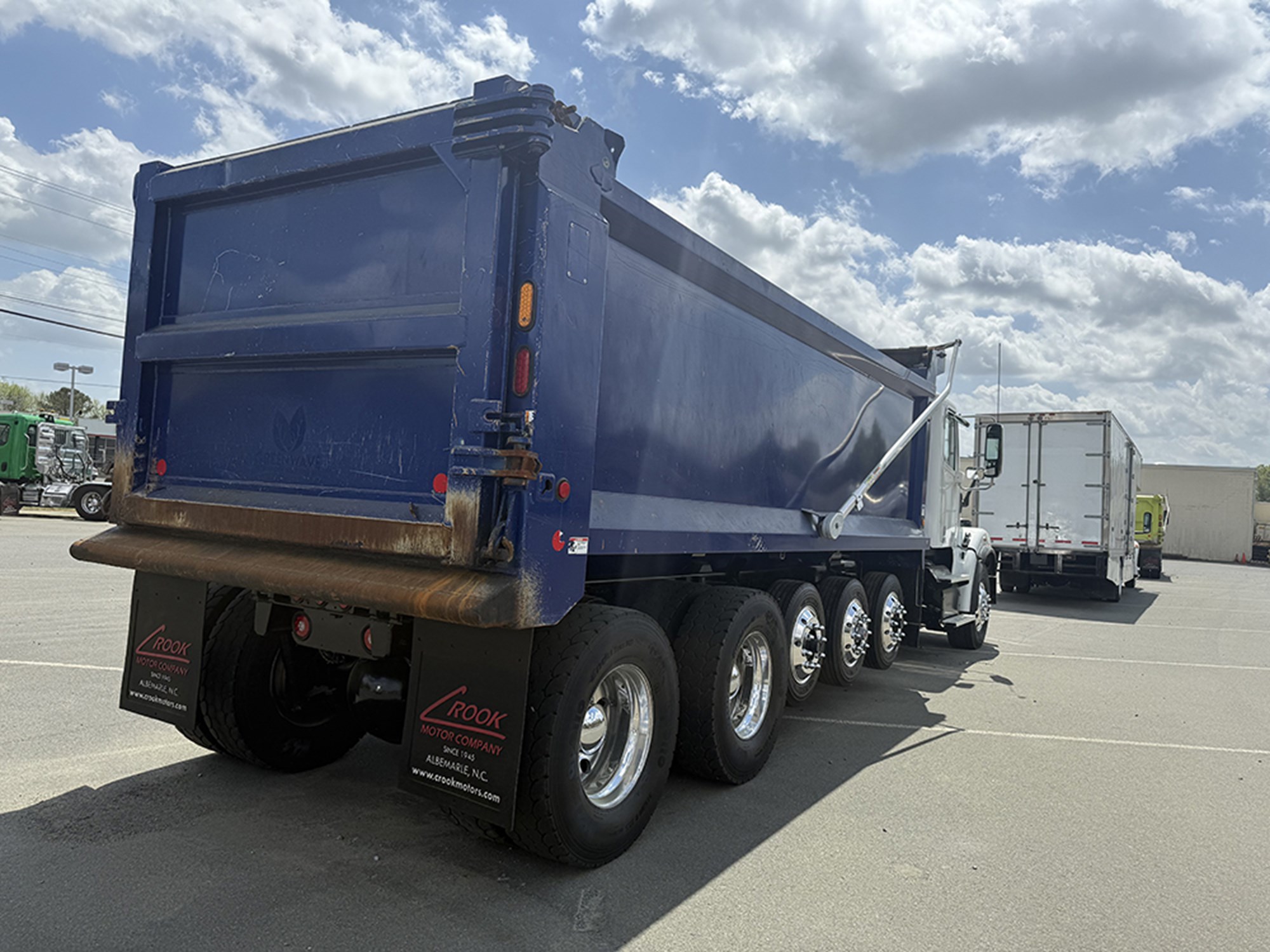 2023 Freightliner 122SD - image 4 of 6