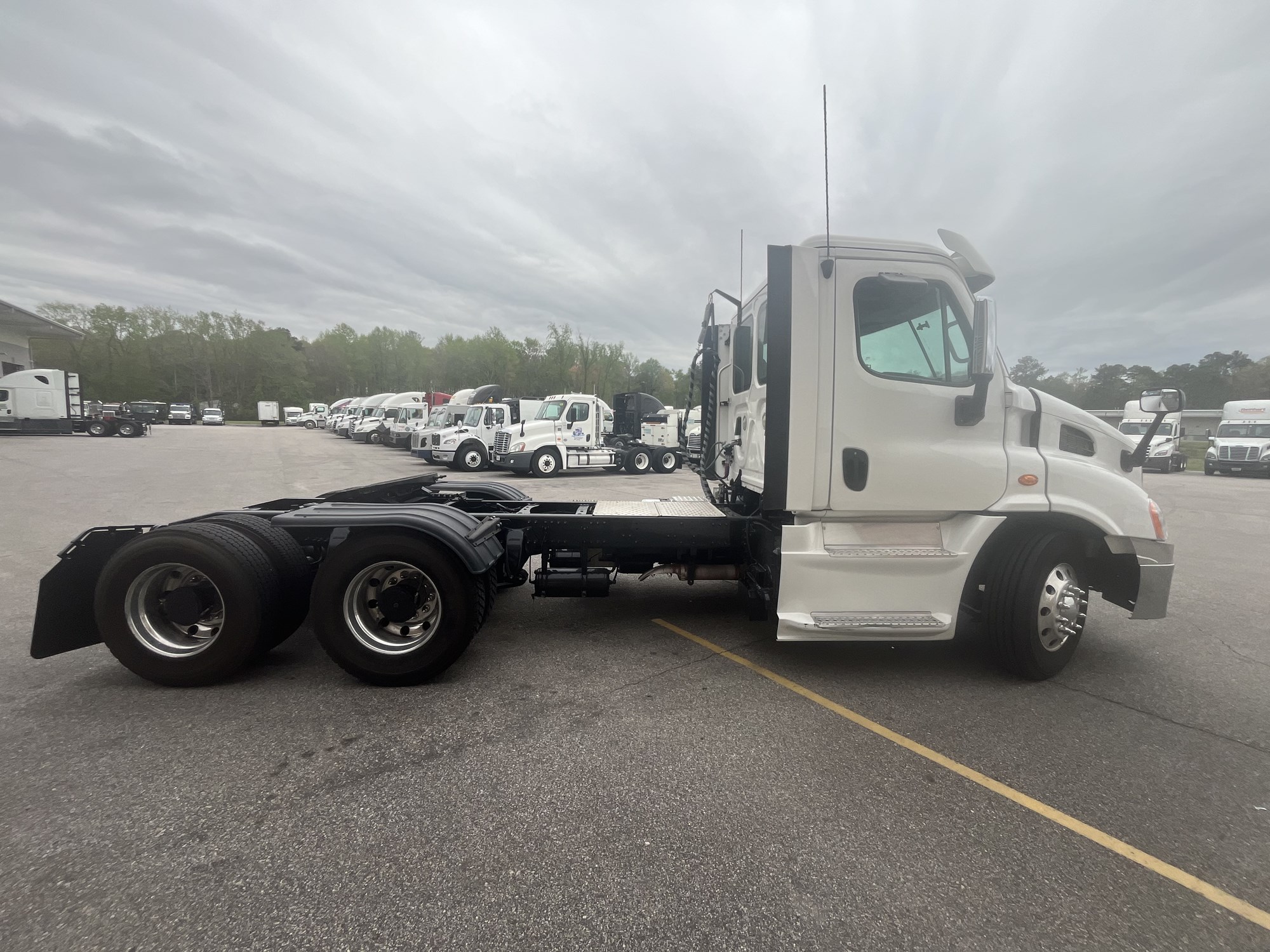 2018 Freightliner Cascadia 113 - image 6 of 6