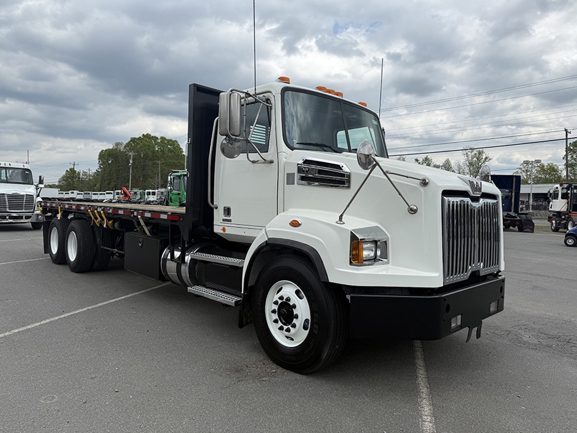 2019 Western Star 4700 - image 2 of 6