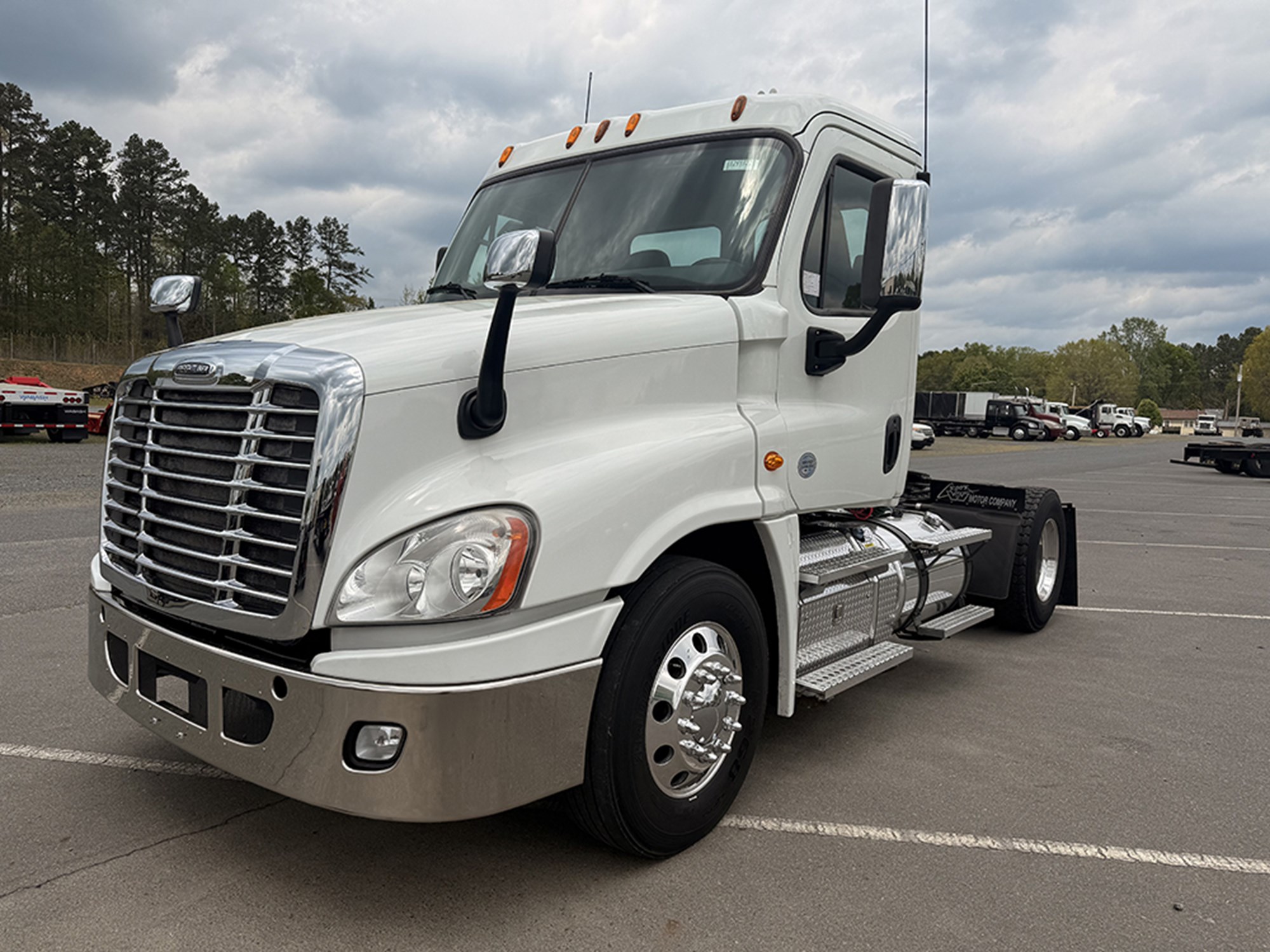 2015 Freightliner Cascadia - image 1 of 6