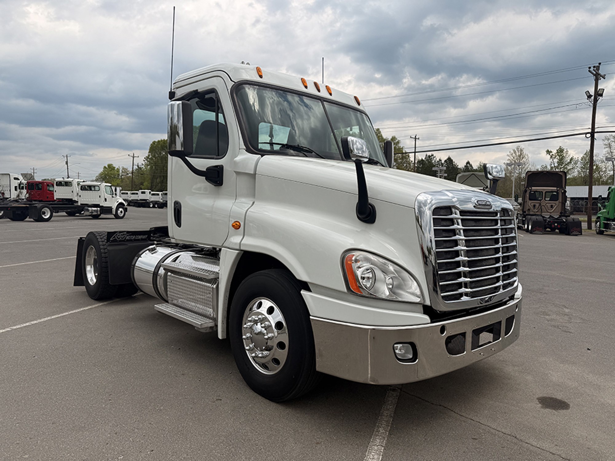 2015 Freightliner Cascadia - image 2 of 6