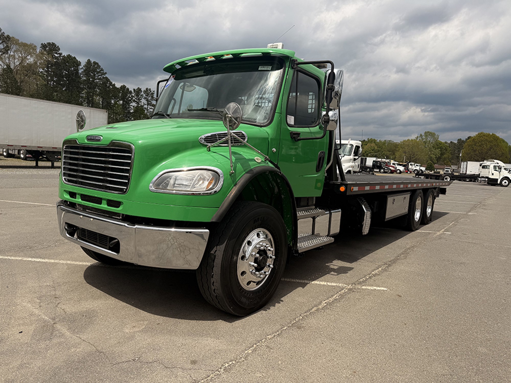 2017 FREIGHTLINER M2 - image 1 of 6